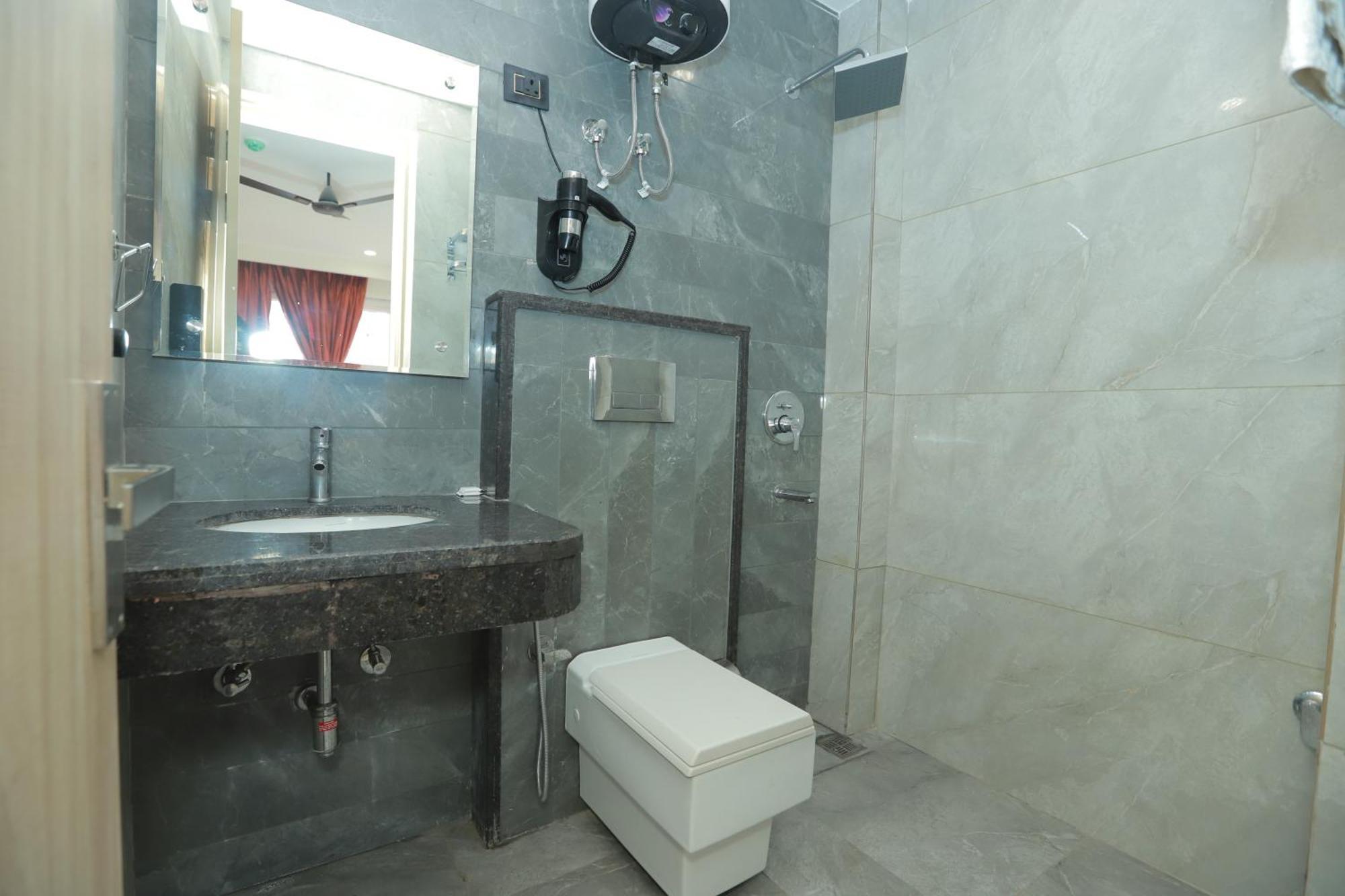 Palace-near Delhi Airport