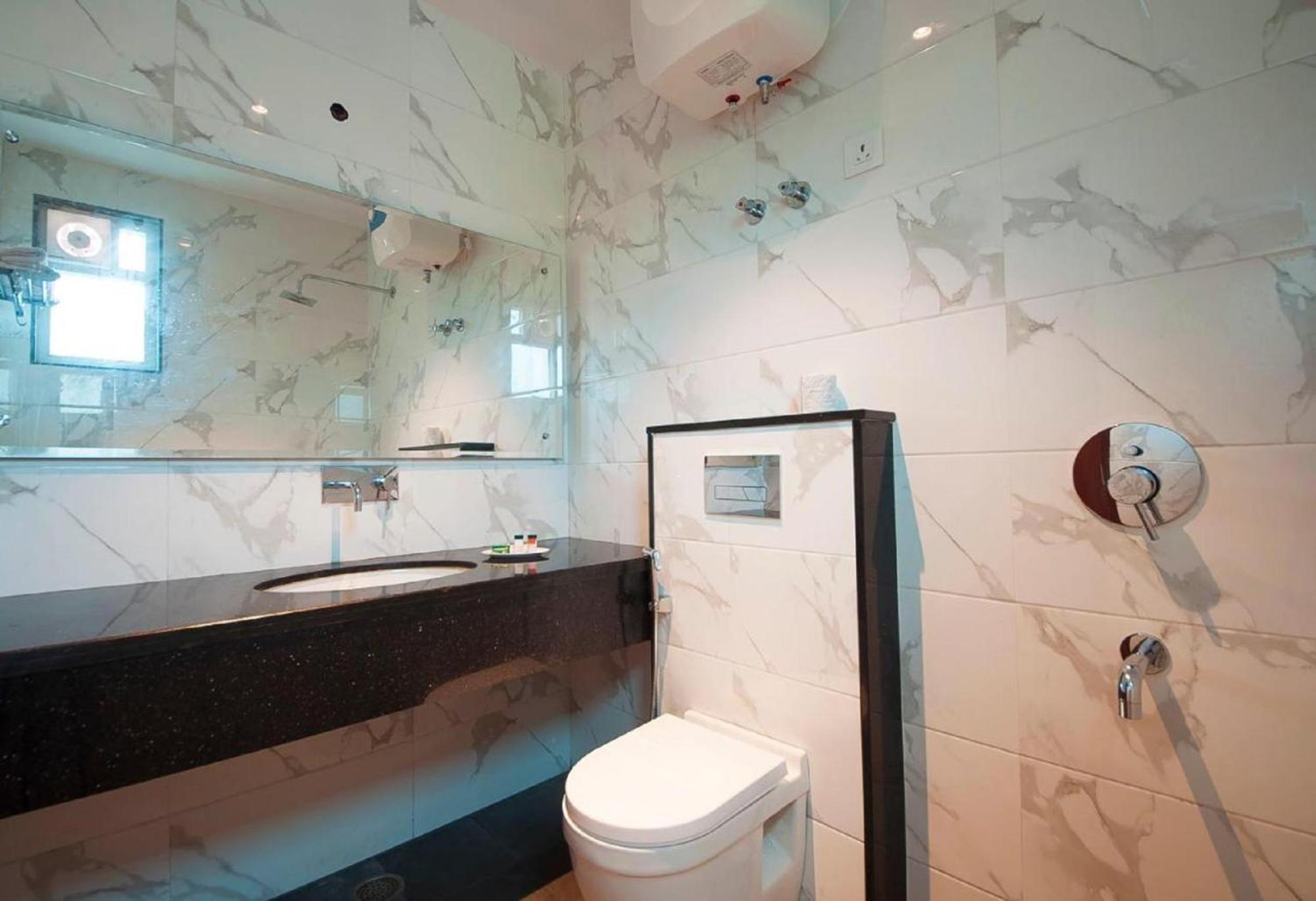 Hotel Z Suites- Mahipalpur Delhi Igi Airport 4*
