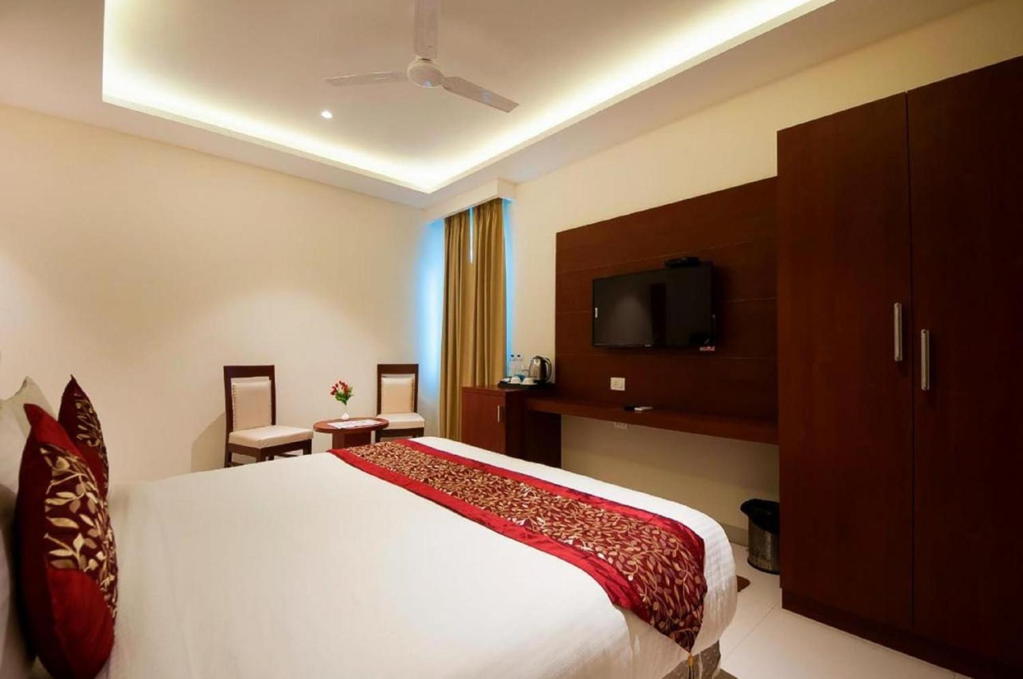 Hotel Z Suites- Mahipalpur Delhi Igi Airport 4*