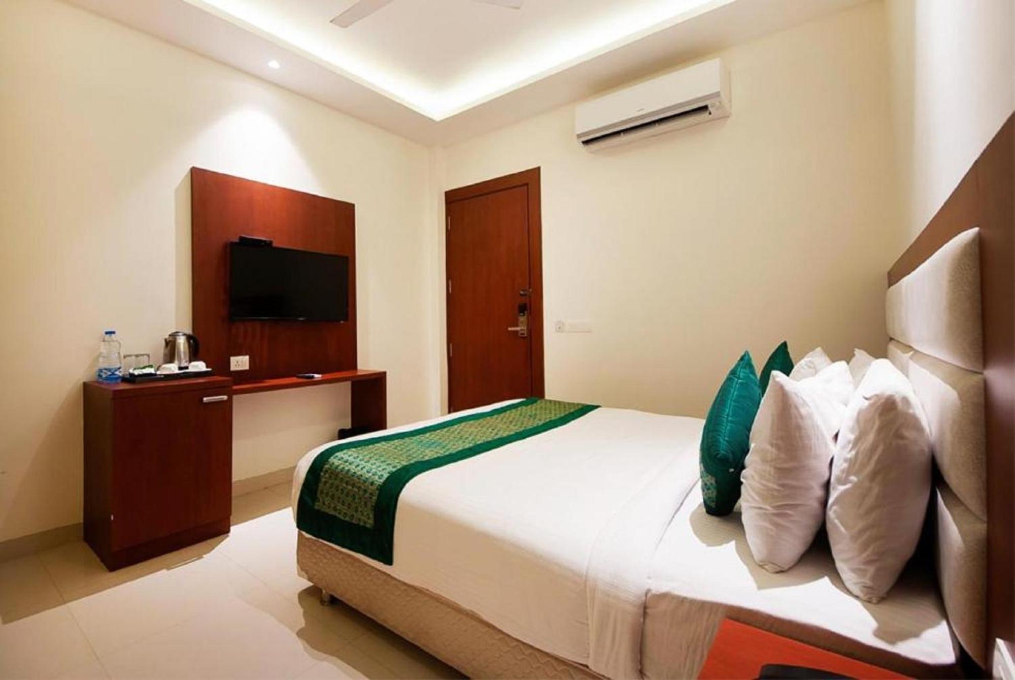 Z Suites- Mahipalpur Delhi Igi Airport 4*