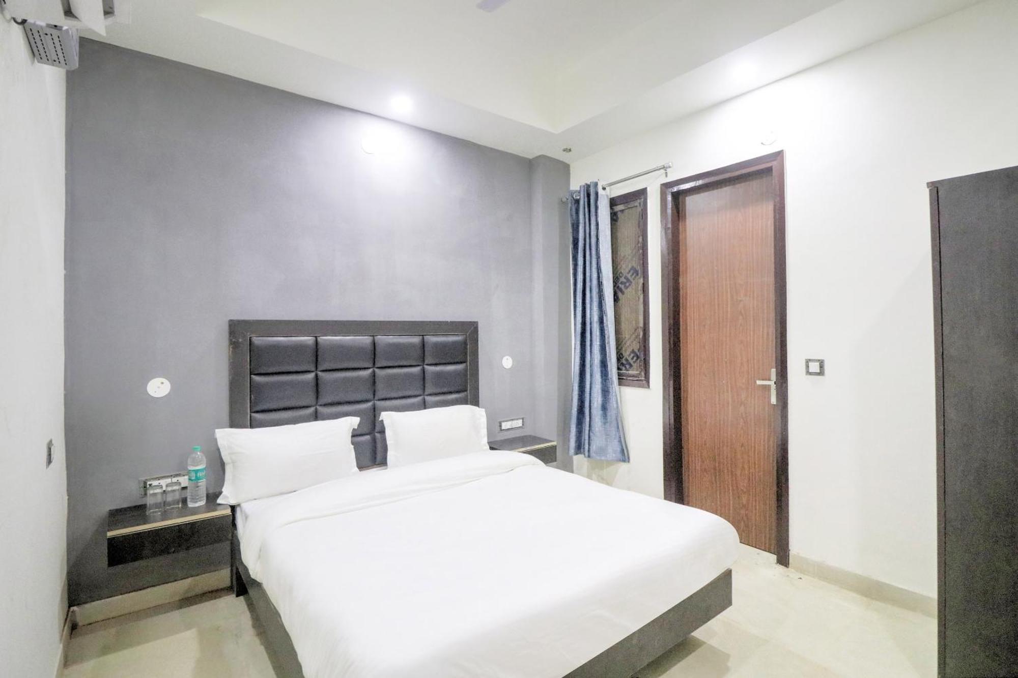 Collection O Mahavir Enclave Near Dashrath Puri Metro Station Hotel 3*