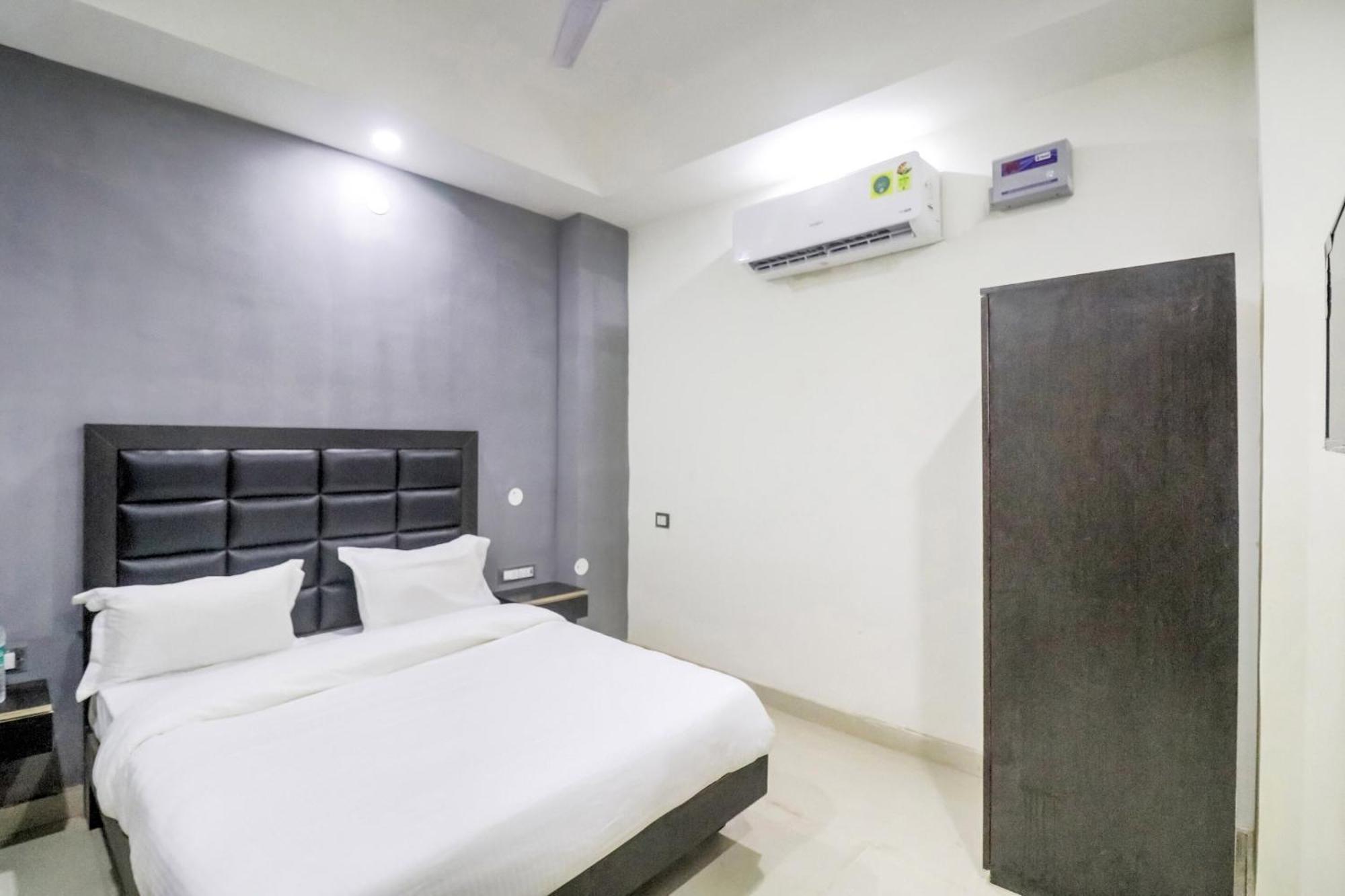 Collection O Mahavir Enclave Near Dashrath Puri Metro Station 3* New Delhi