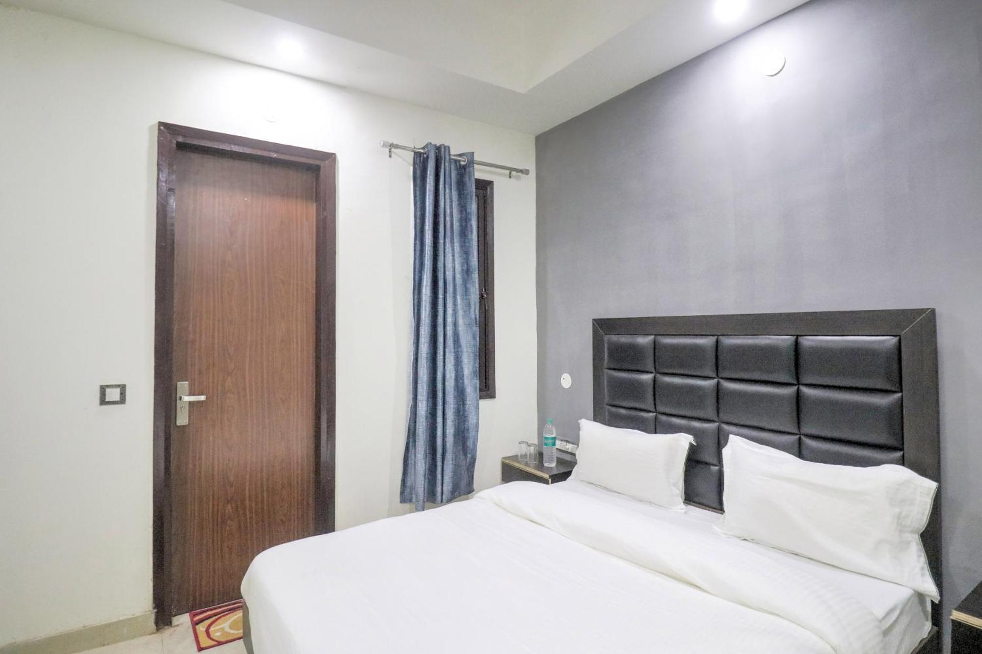 Collection O Mahavir Enclave Near Dashrath Puri Metro Station New Delhi