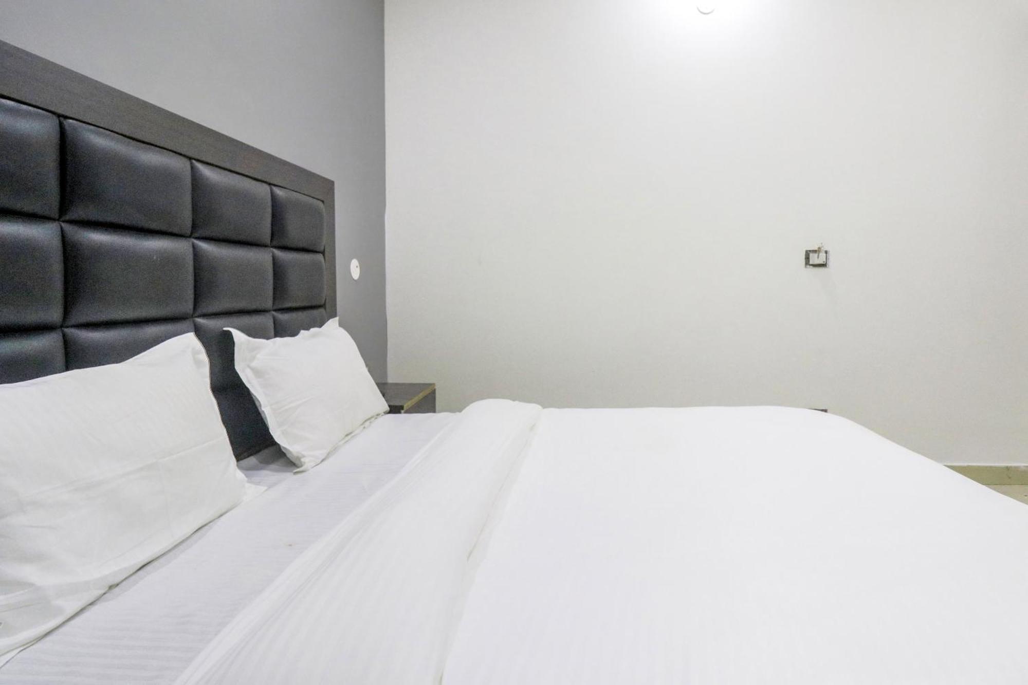 Hotel Collection O Mahavir Enclave Near Dashrath Puri Metro Station 3*