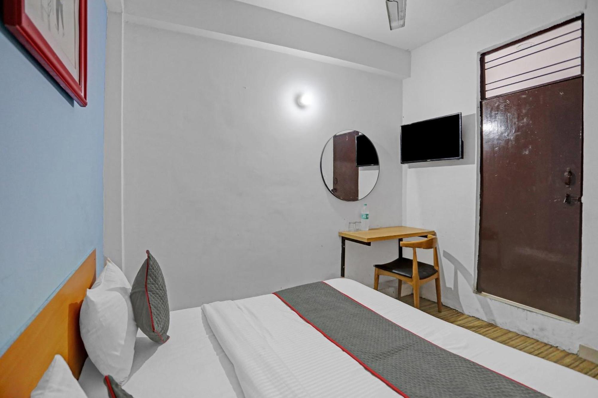 Hotel Collection O Jps Near Pvr Vikaspuri