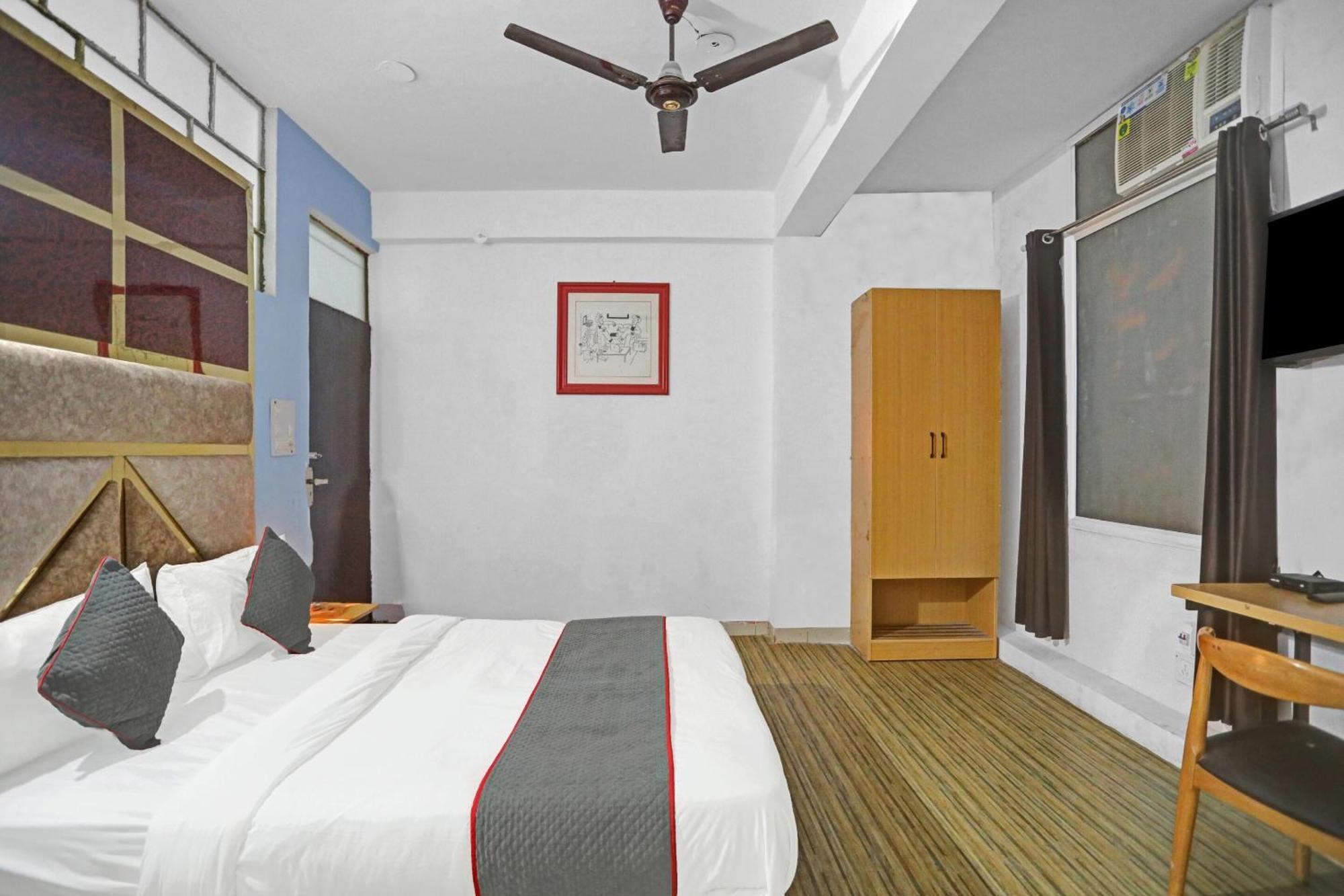 Hotel Collection O Jps Near Pvr Vikaspuri 4*