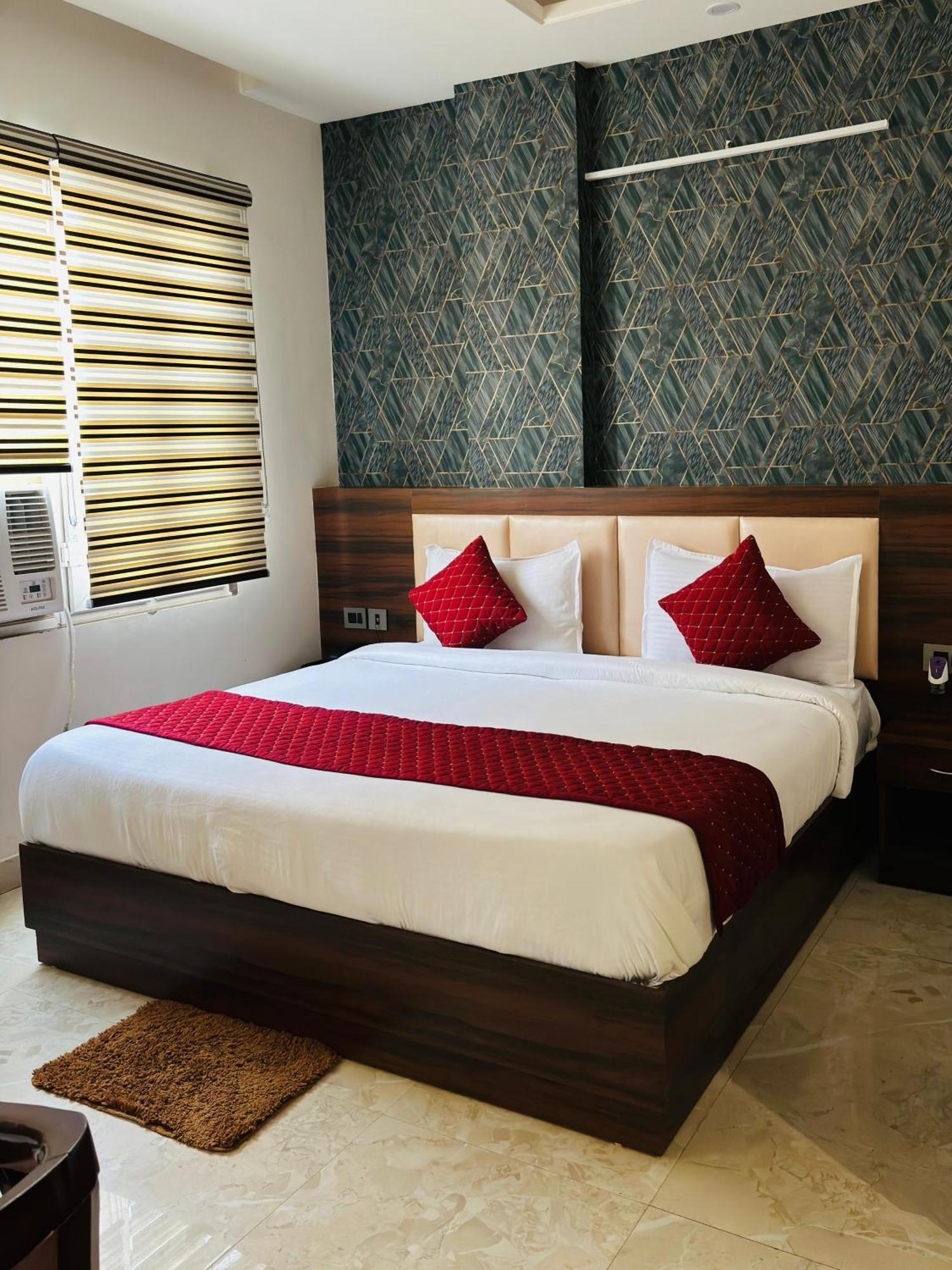 Hotel Ecg Grand Inn-near Delhi Airport *