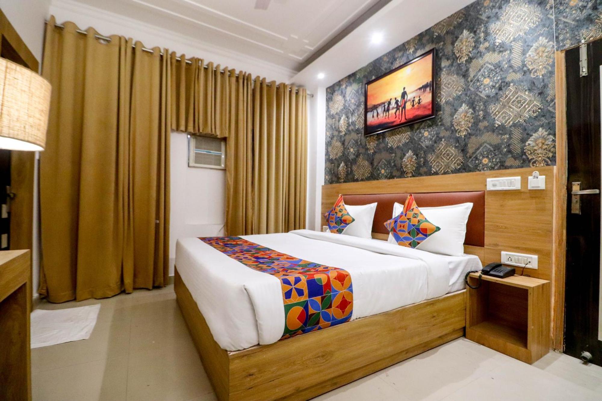 Hotel Vvs Near Delhi Airport Nova Deli