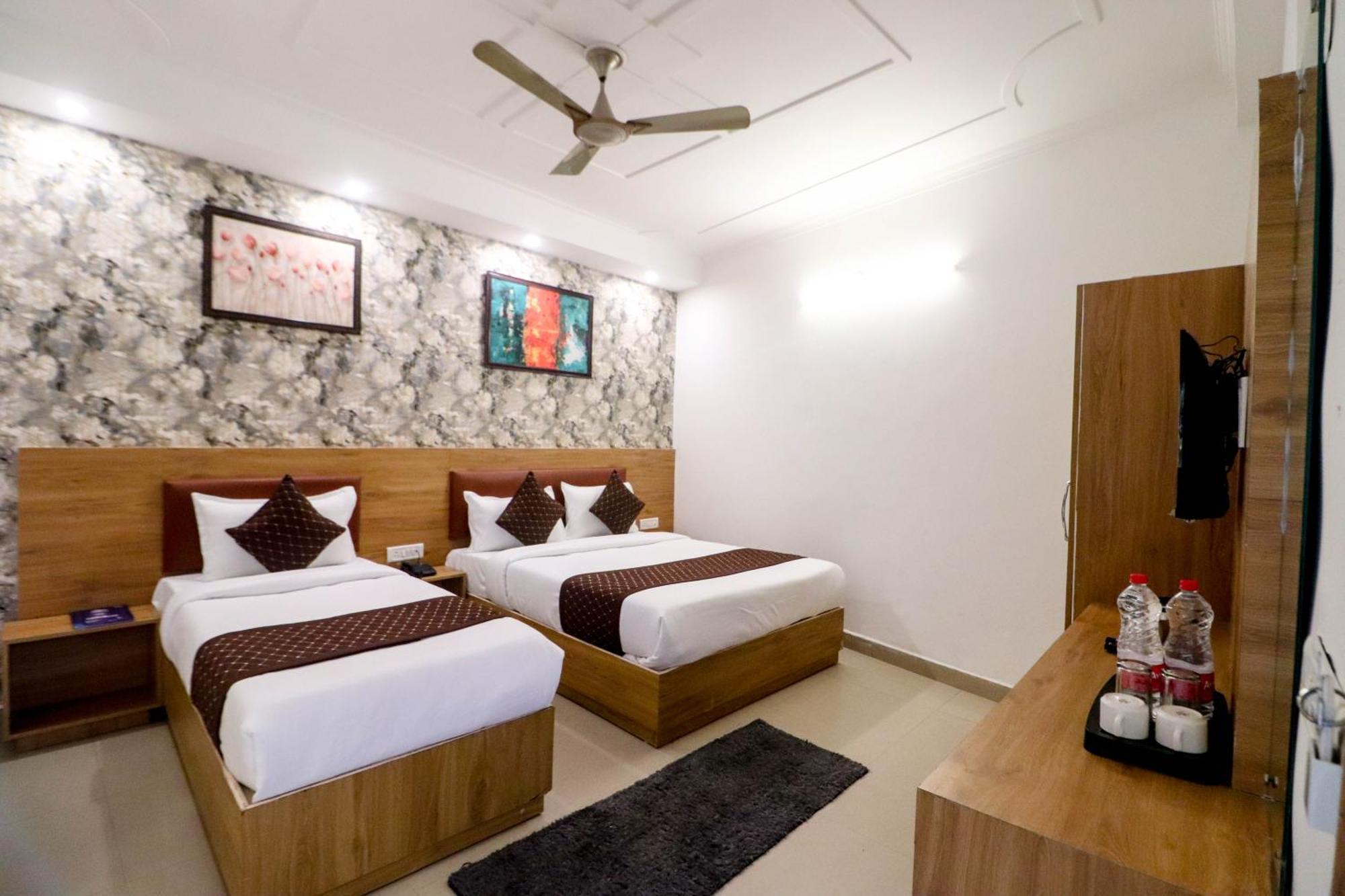 Vvs Near Delhi Airport 3*