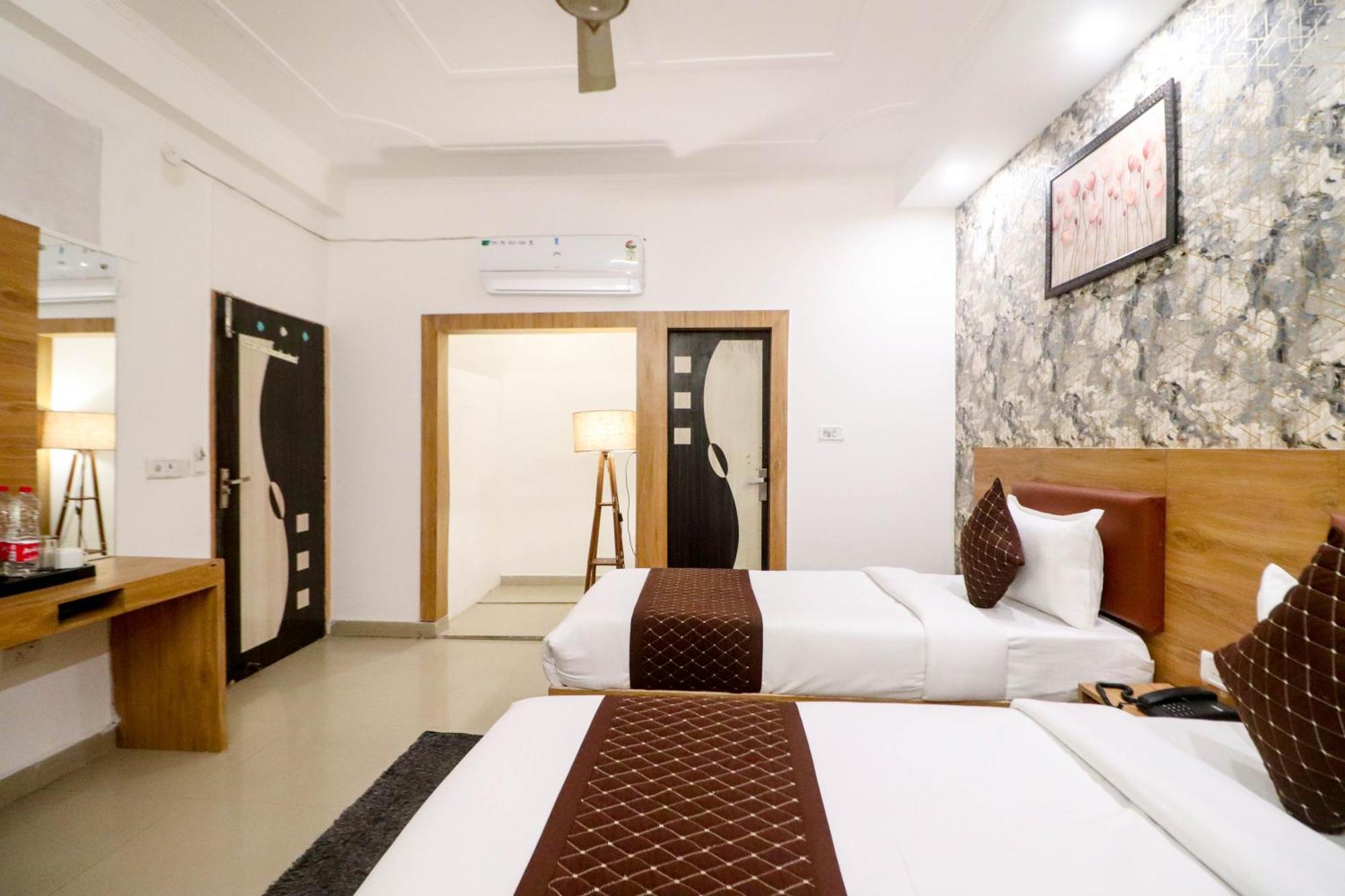 Hotel Vvs Near Delhi Airport 3*