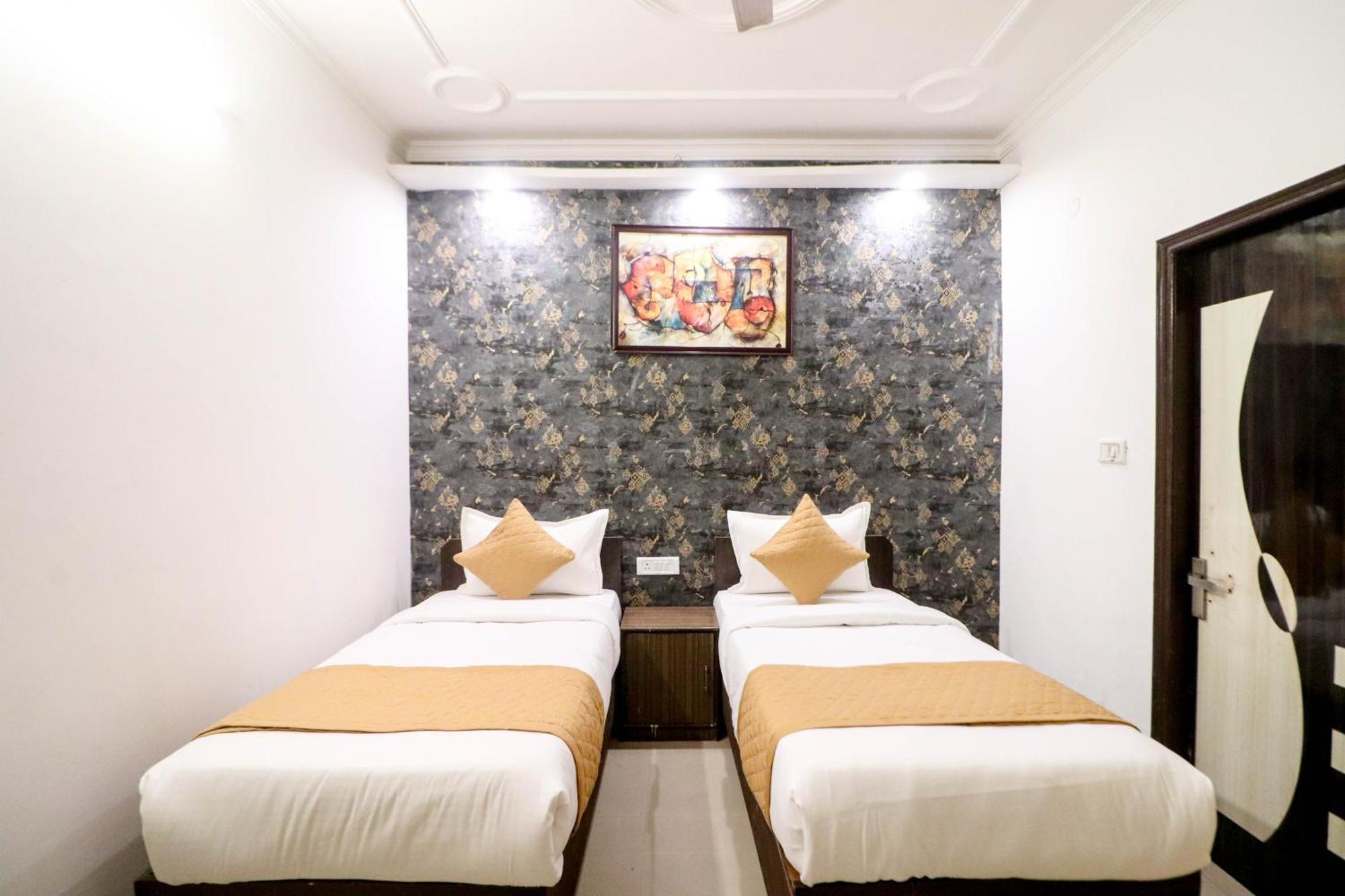 Vvs Near Delhi Airport Hotel Nova Deli