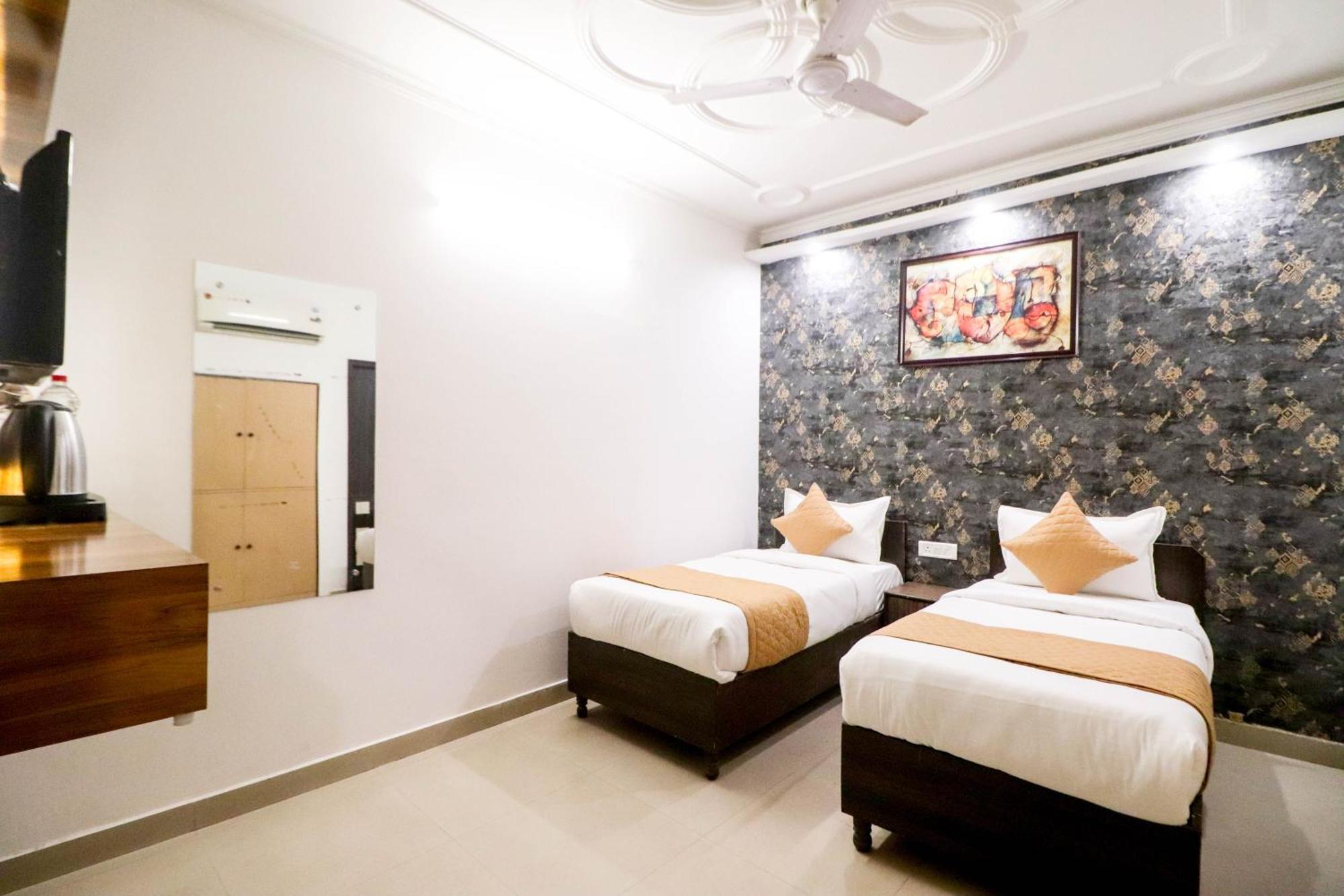 Hotel Vvs Near Delhi Airport Nova Deli