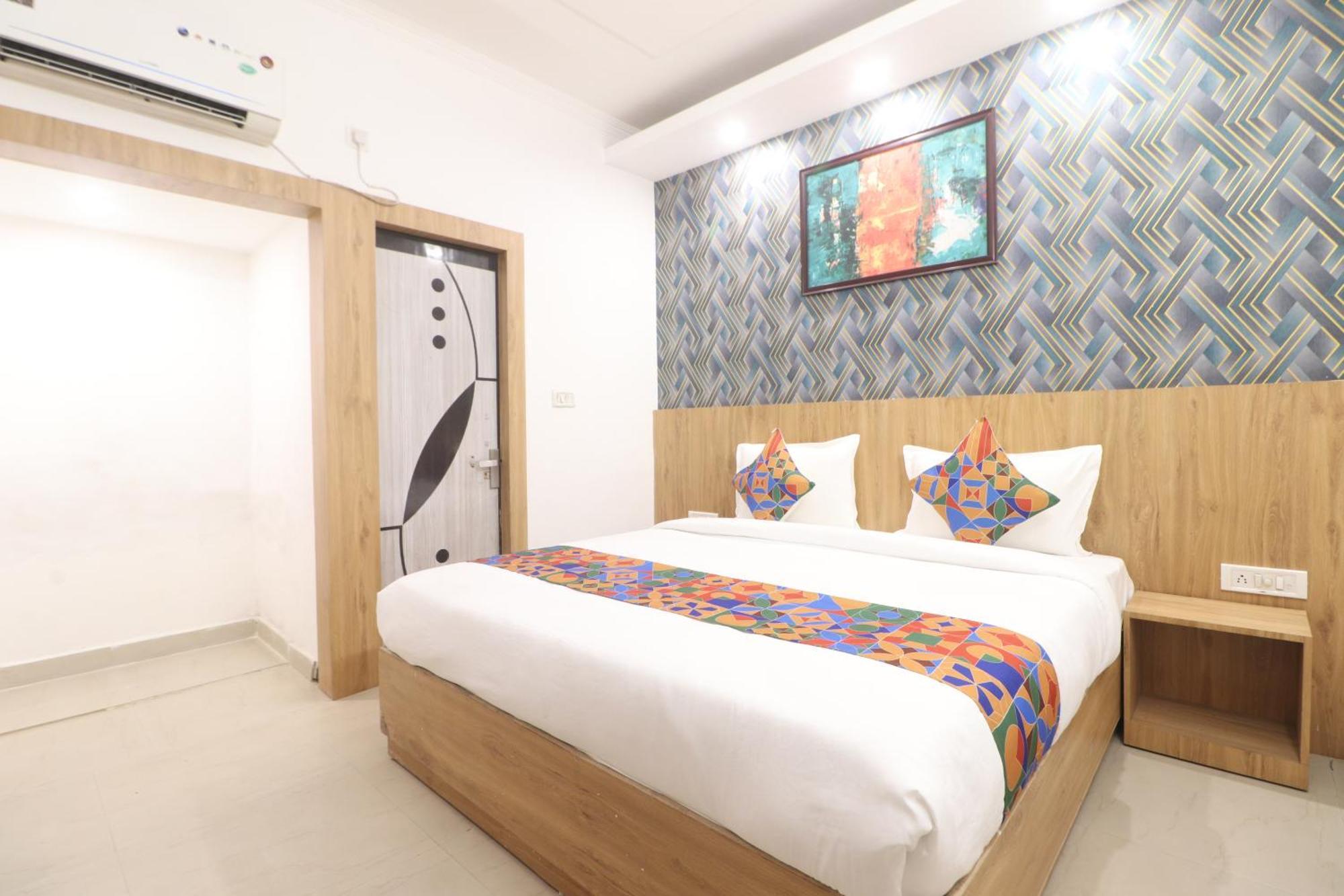 Vvs Near Delhi Airport Hotel