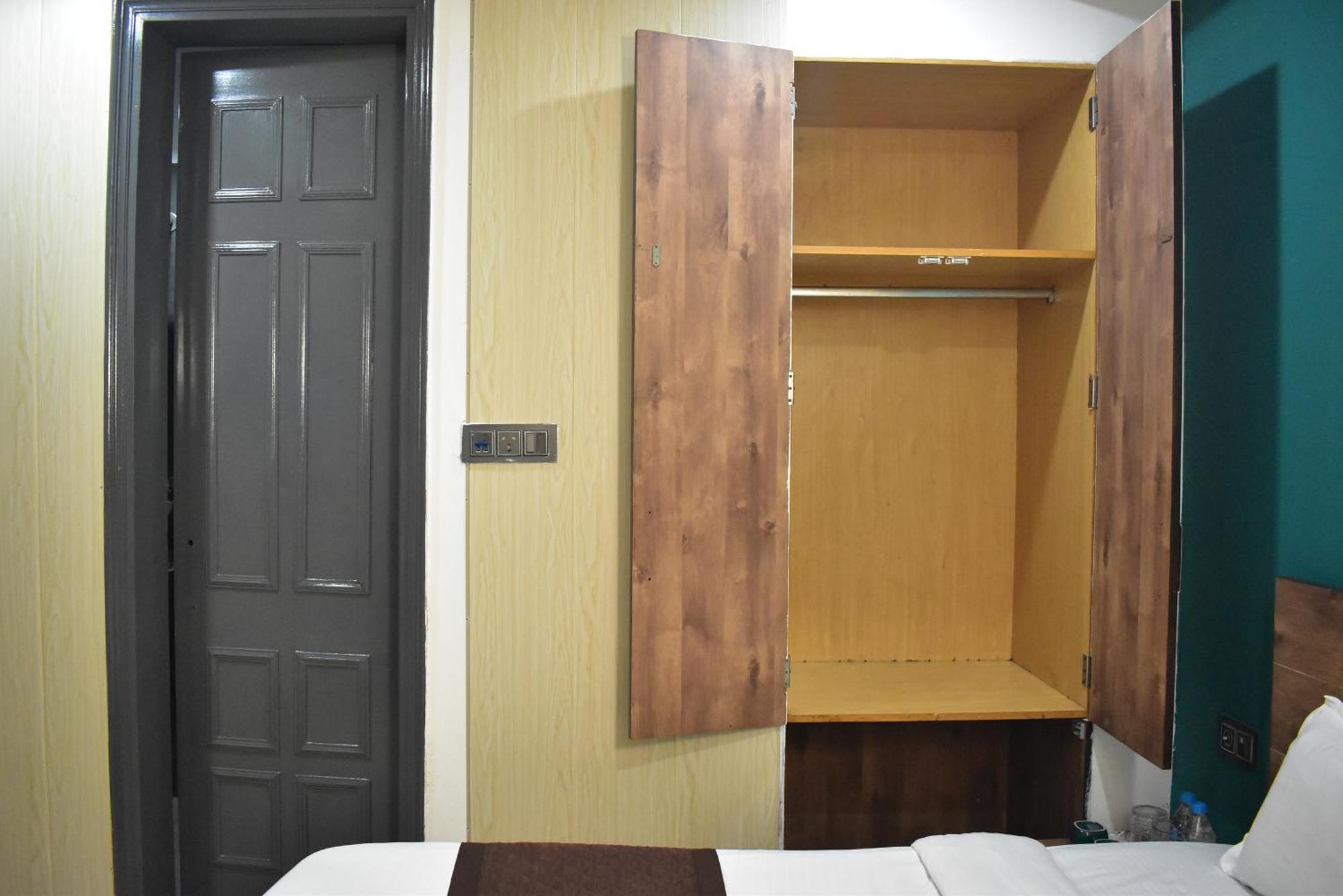 Qotel Rama Rohini Sector-24 Couple Friendly Hotel