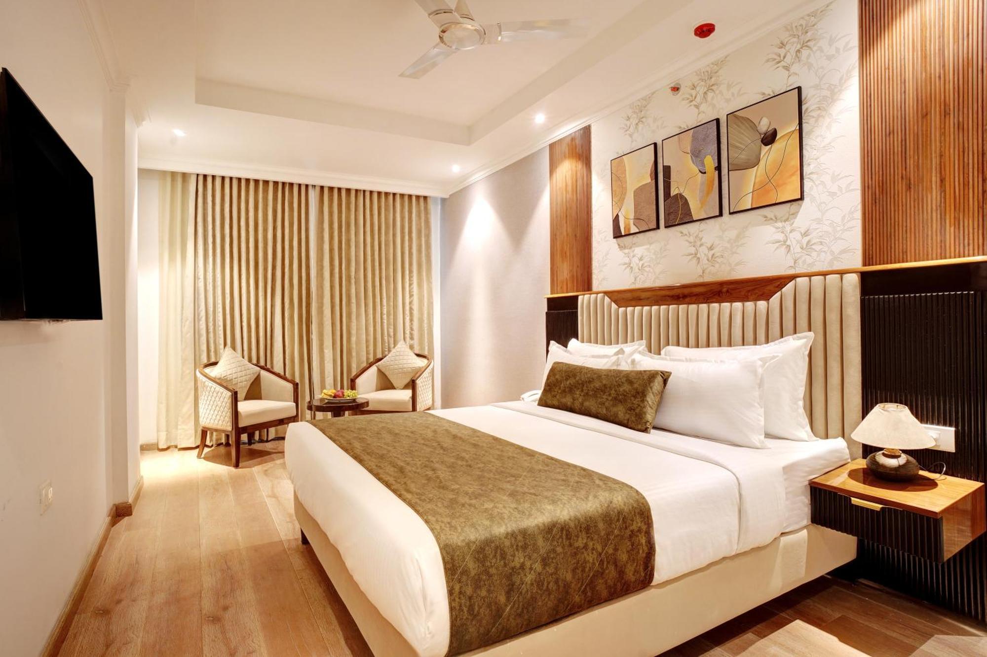 Iva Premium Delhi Airport Hotel 4*