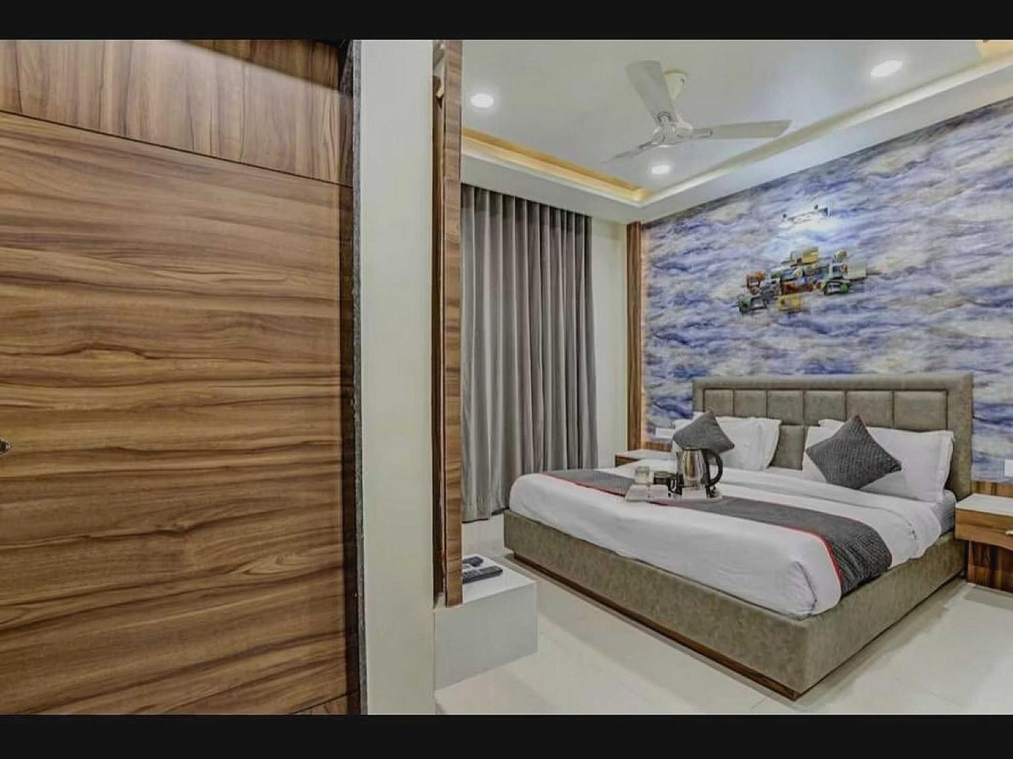 Super O Raas Near Samaypur Badli Metro Station 3*