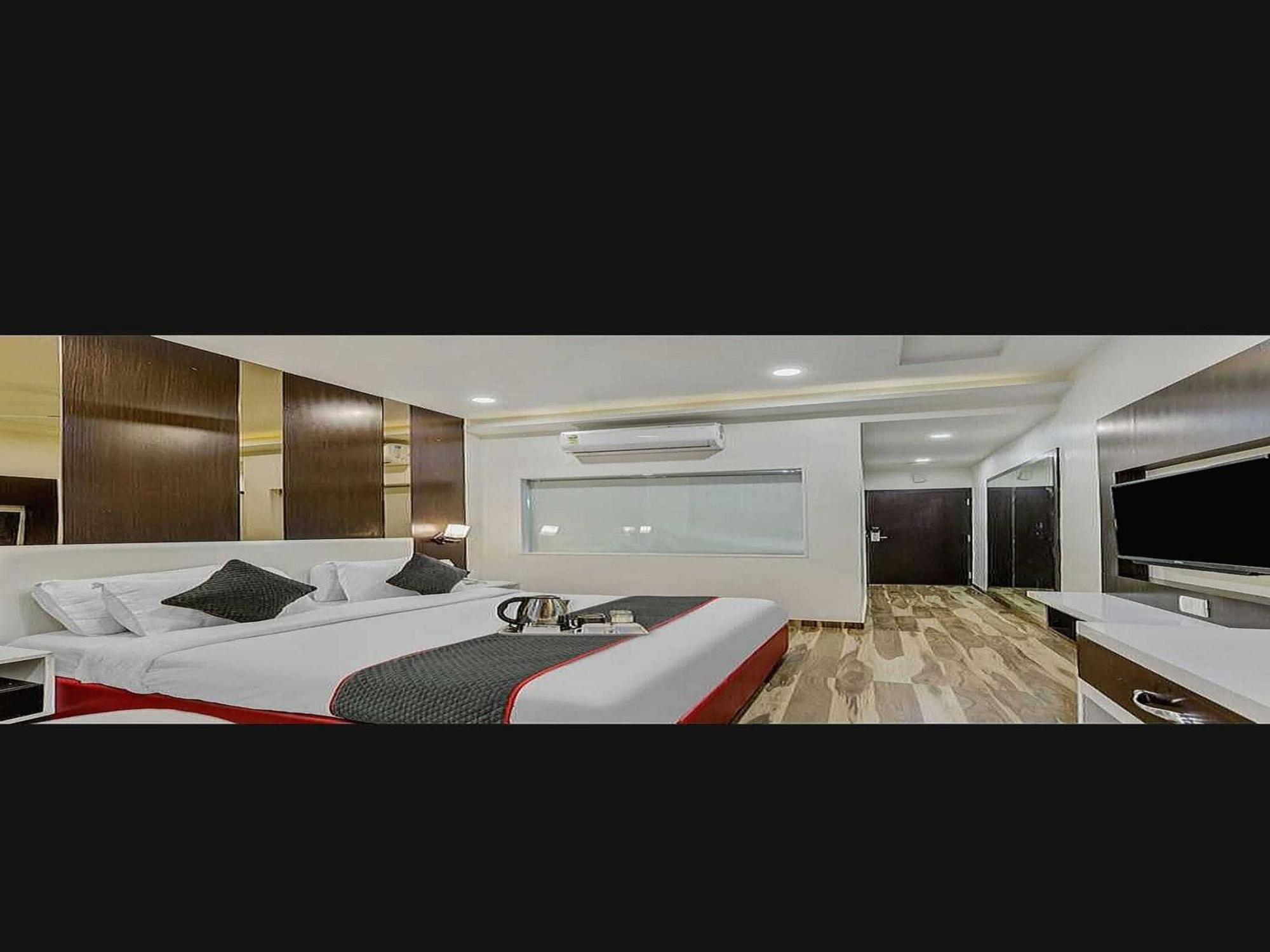 Super O Raas Near Samaypur Badli Metro Station Hotel 3*