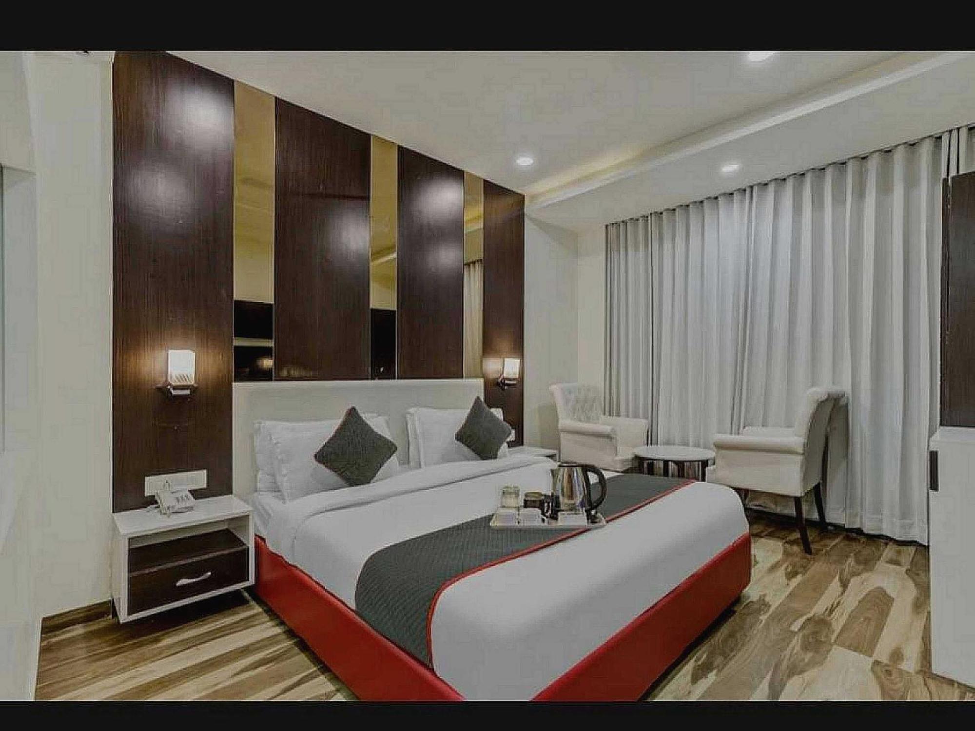Super O Raas Near Samaypur Badli Metro Station Hotel 3*
