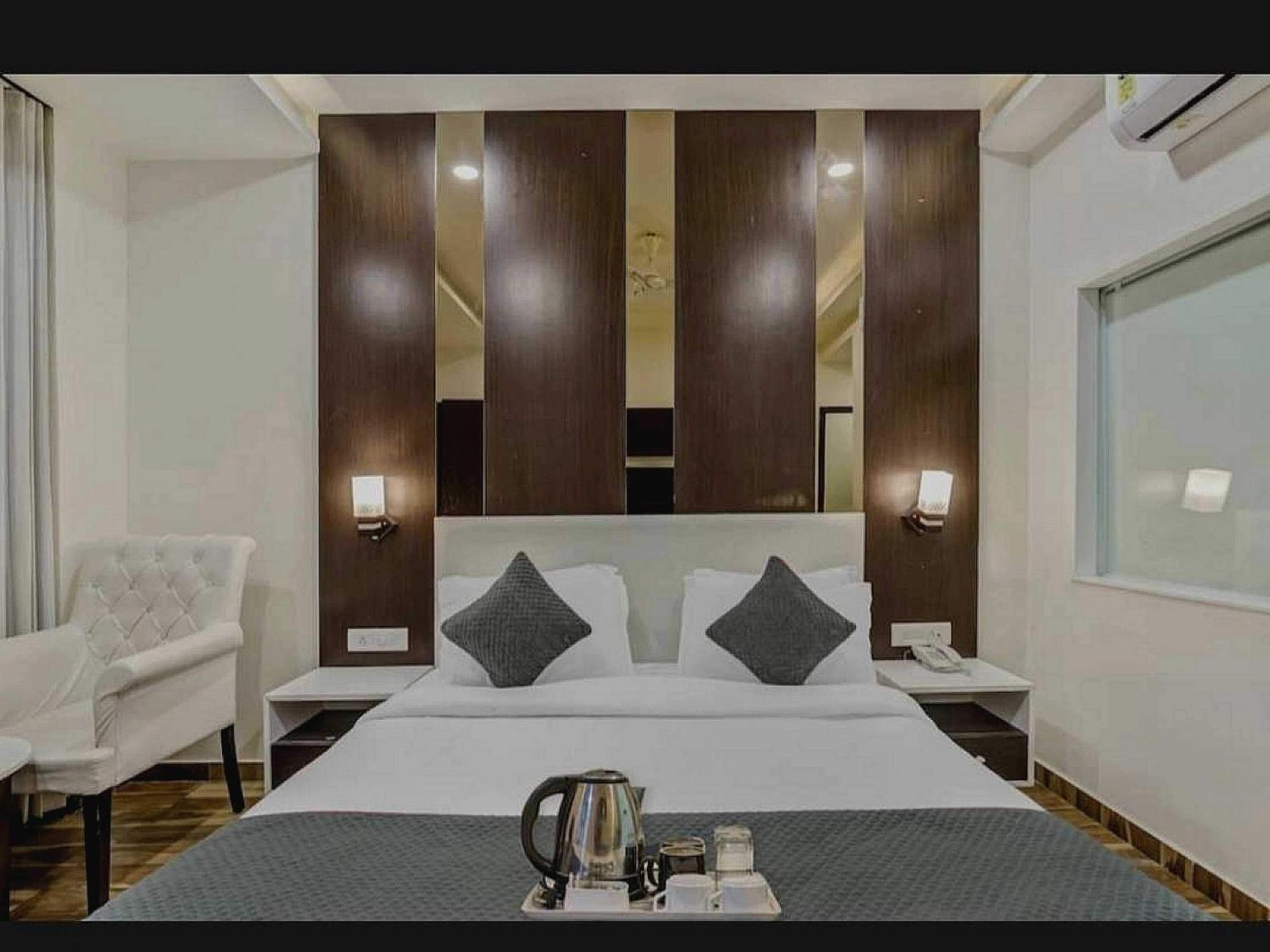 Hotel Super O Raas Near Samaypur Badli Metro Station