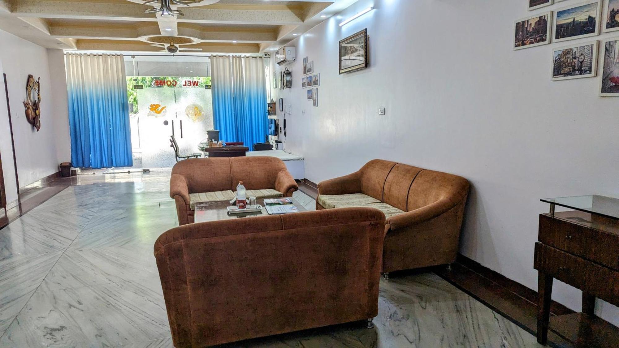 Hotel Lecston @yashobhoomi Dwarka Sector - 25 Metro Station 3*