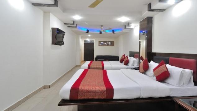 Hotel Glace Near Igi Airport 3*