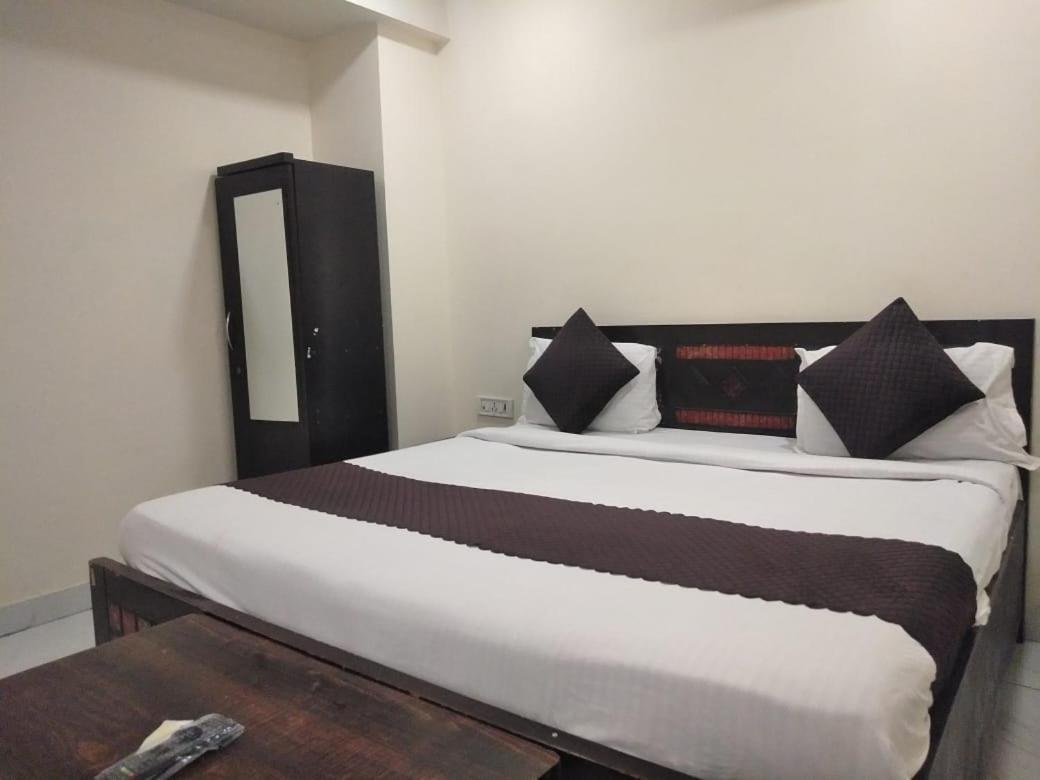 Hotel Three Kings Near Janakpuri Dilli Haat 2*