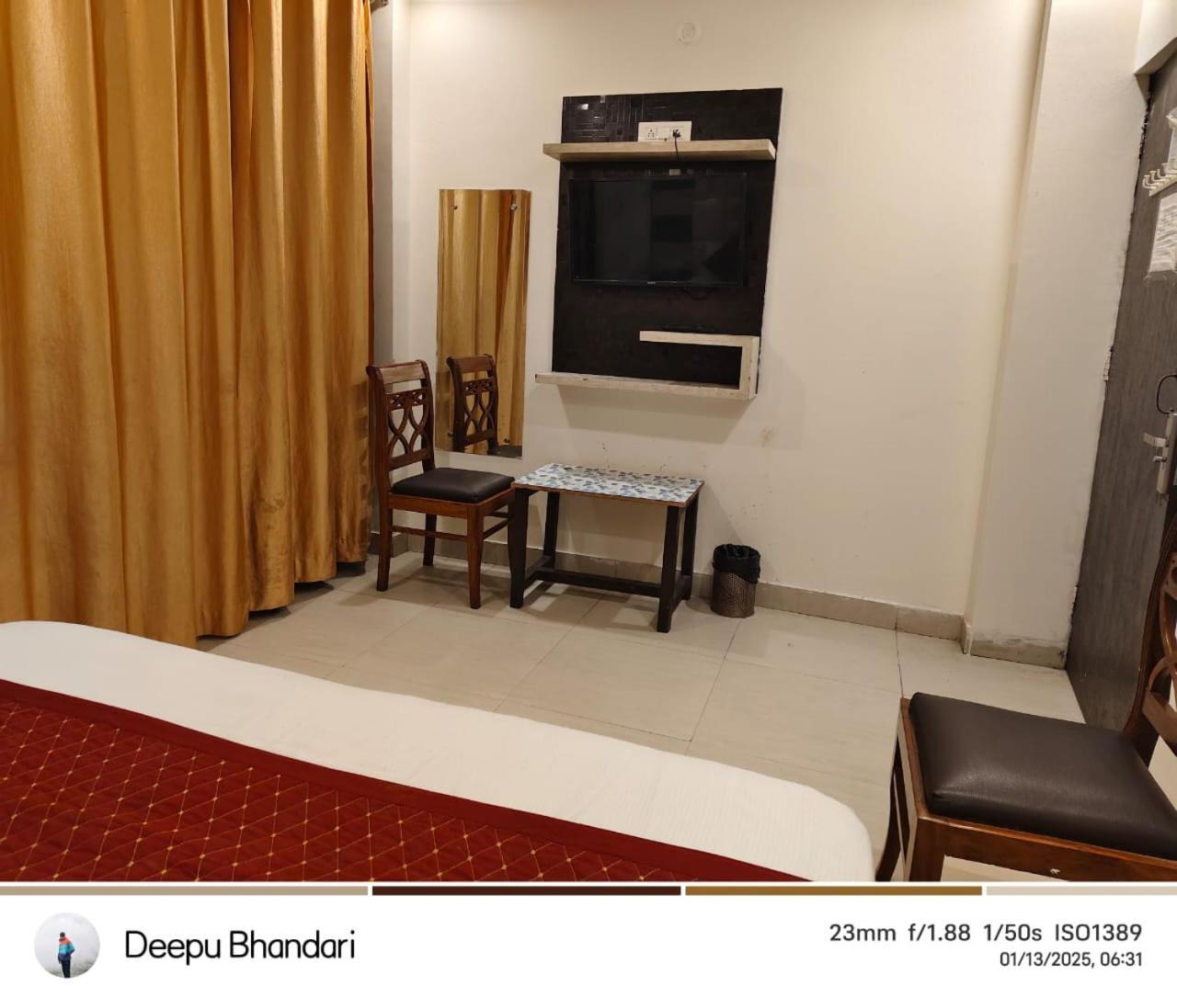 Plaza Near Igi Hotel New Delhi