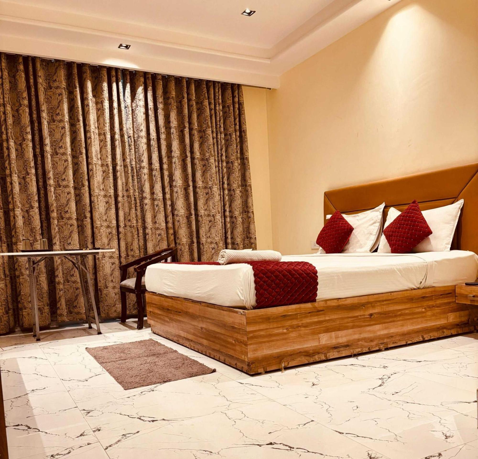 O Brent Wood Hotel
