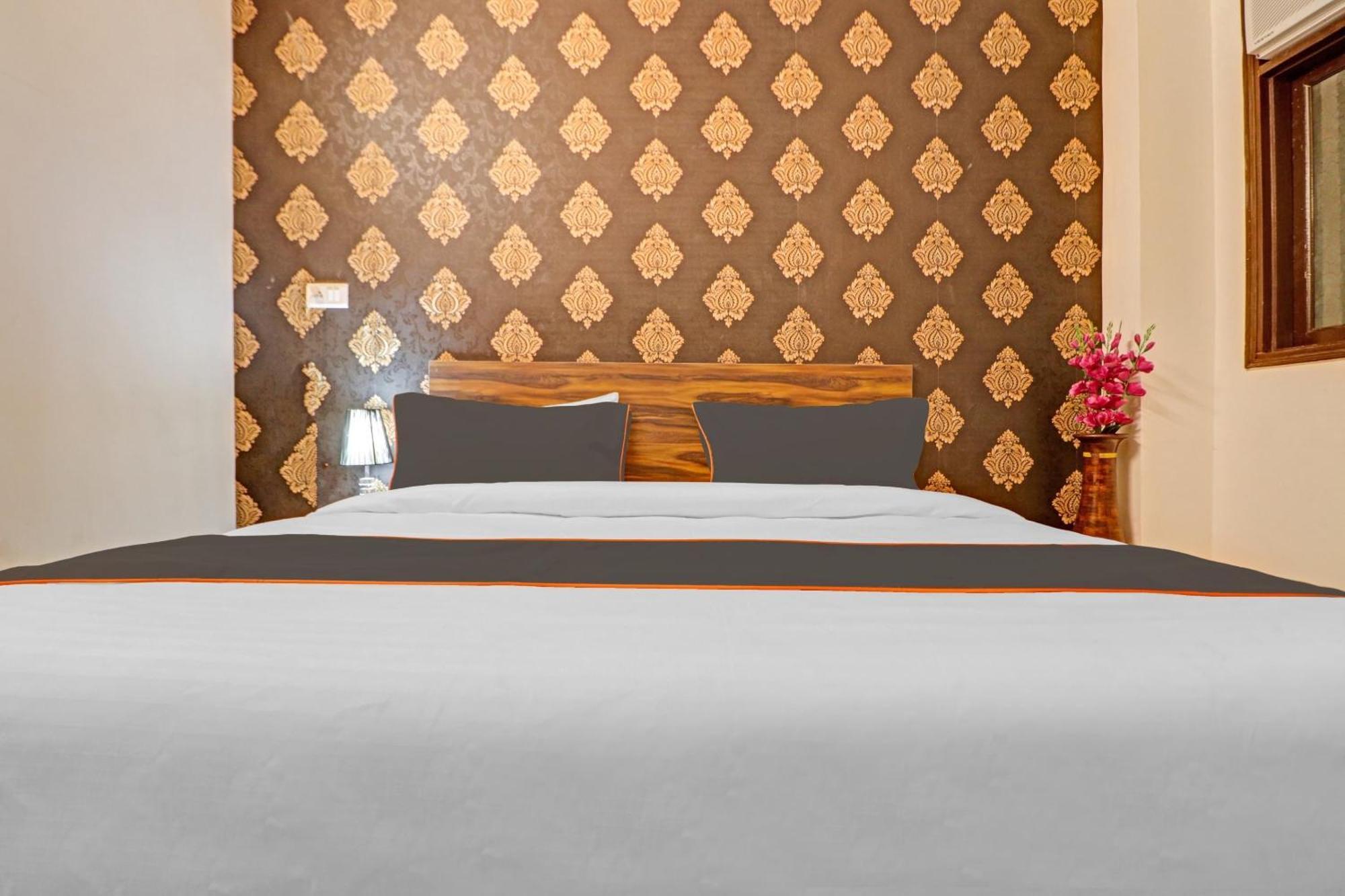 O Town Plaza Hotel