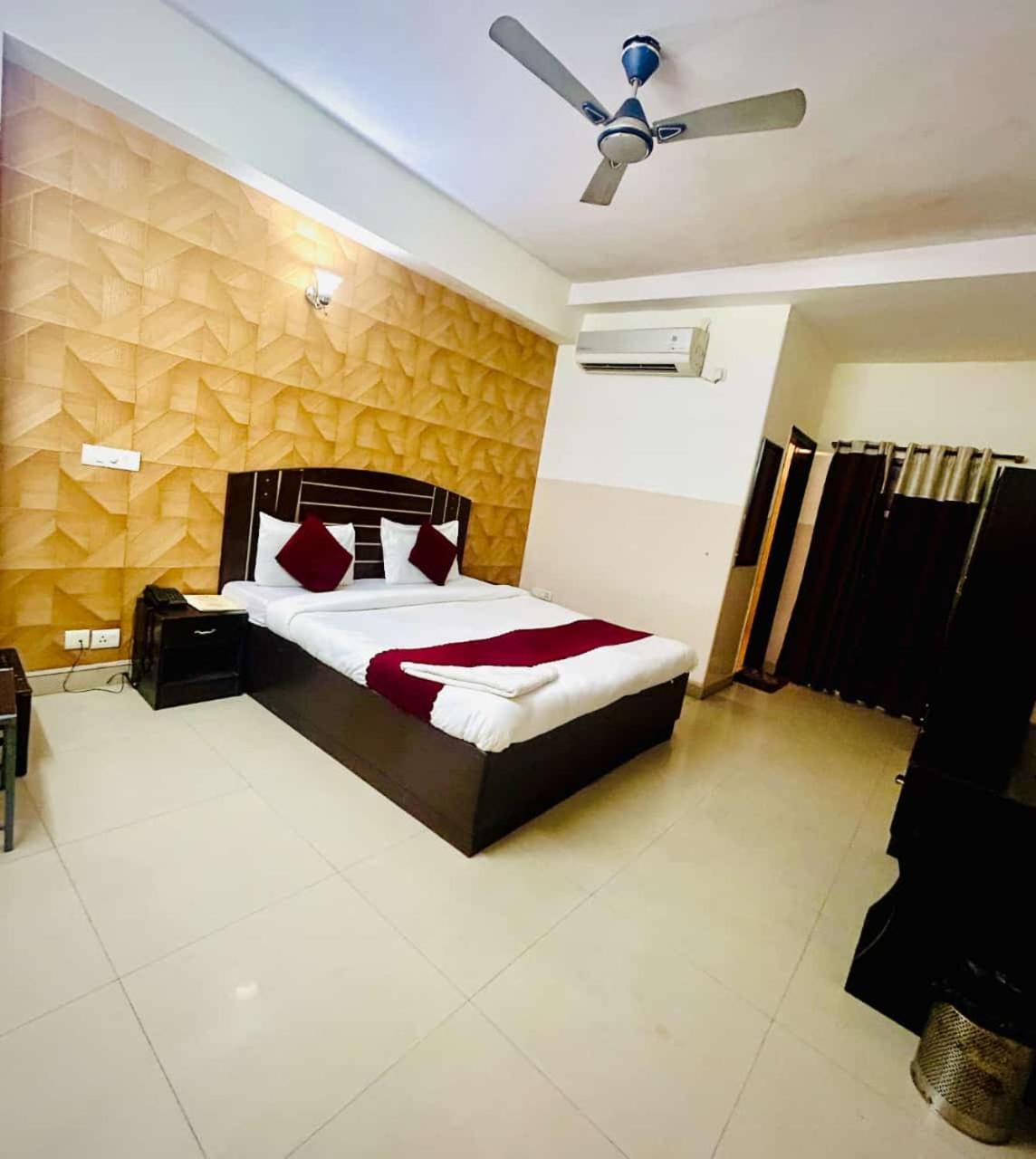 Airport Hotel 3*