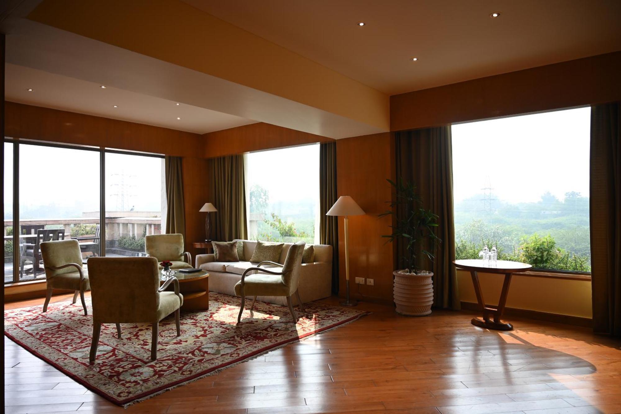 Hotel The Grand