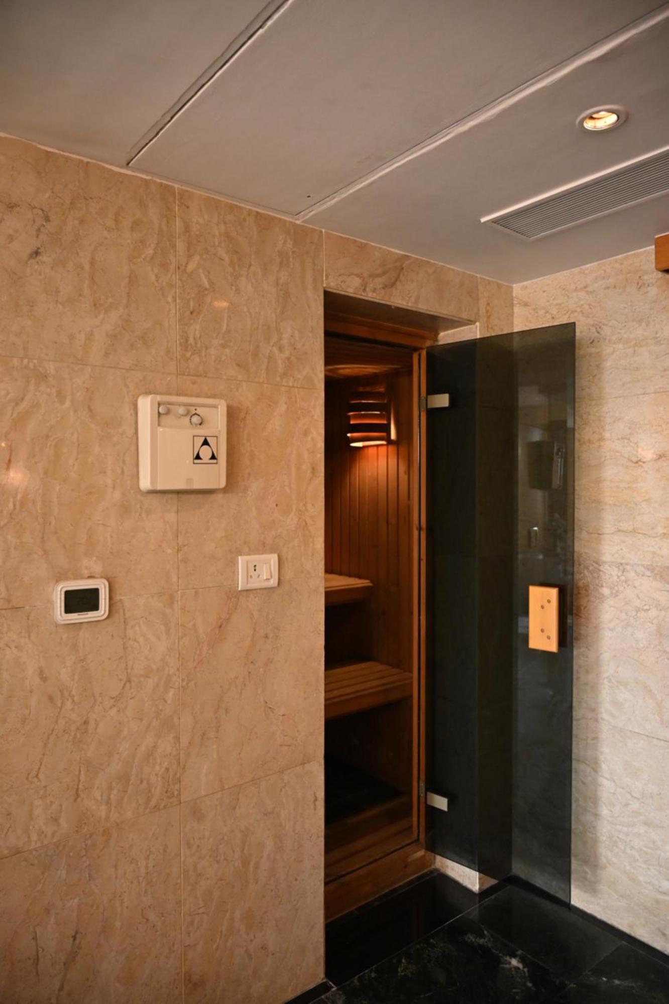 Hotel The Grand New Delhi