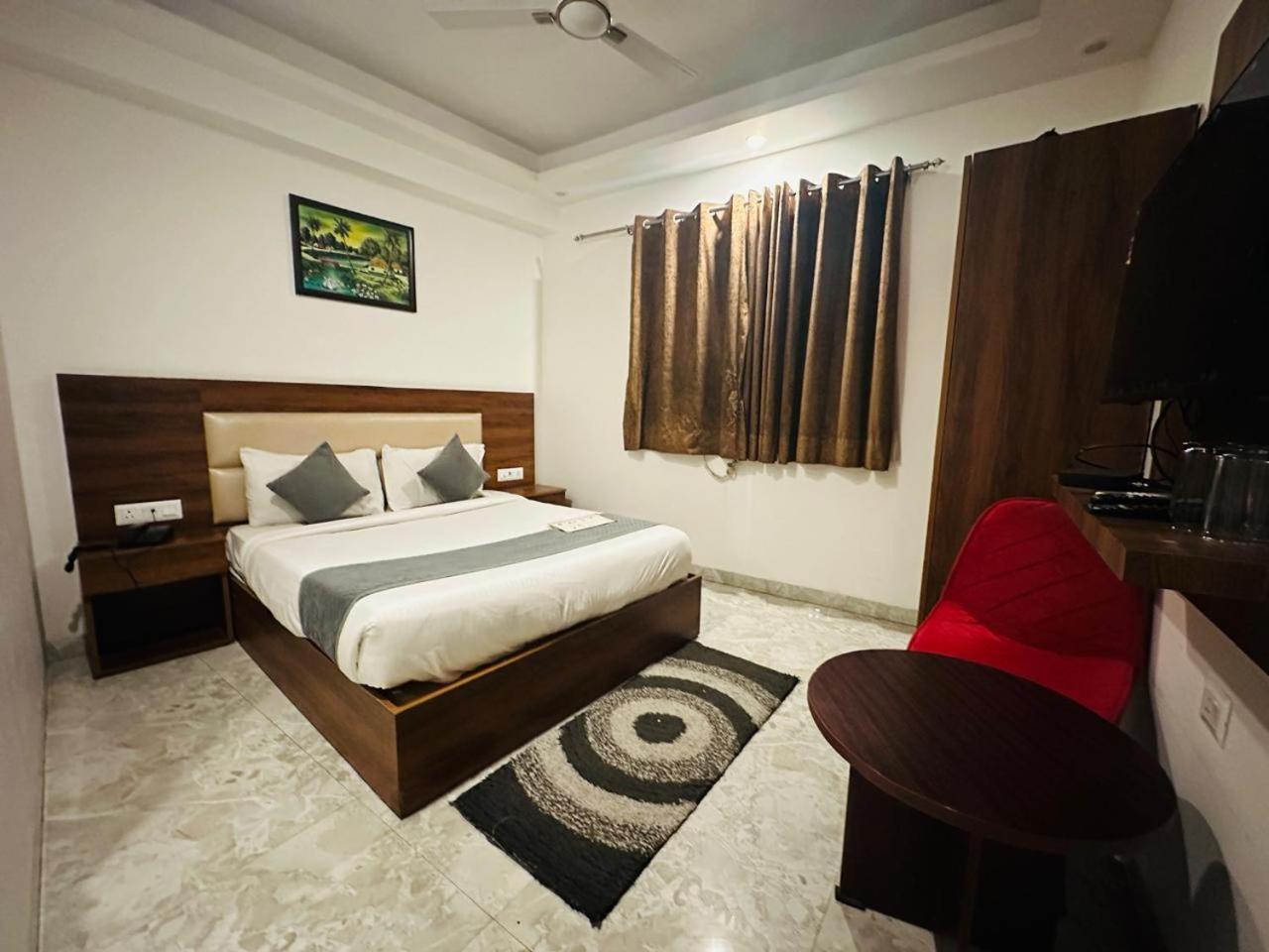 Hotel S R Plazaa 4*