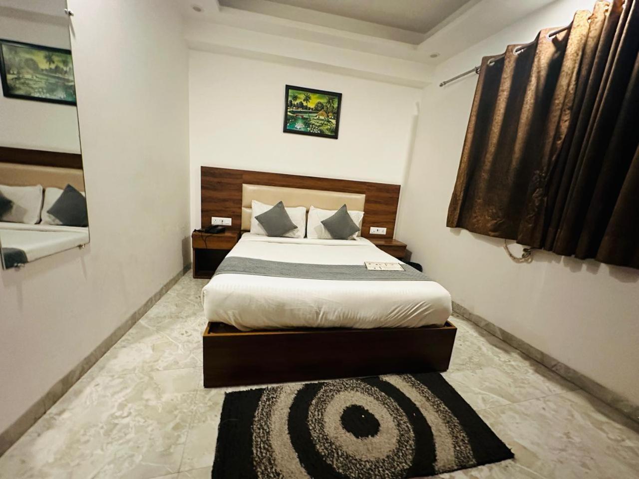 Hotel S R Plazaa 4*