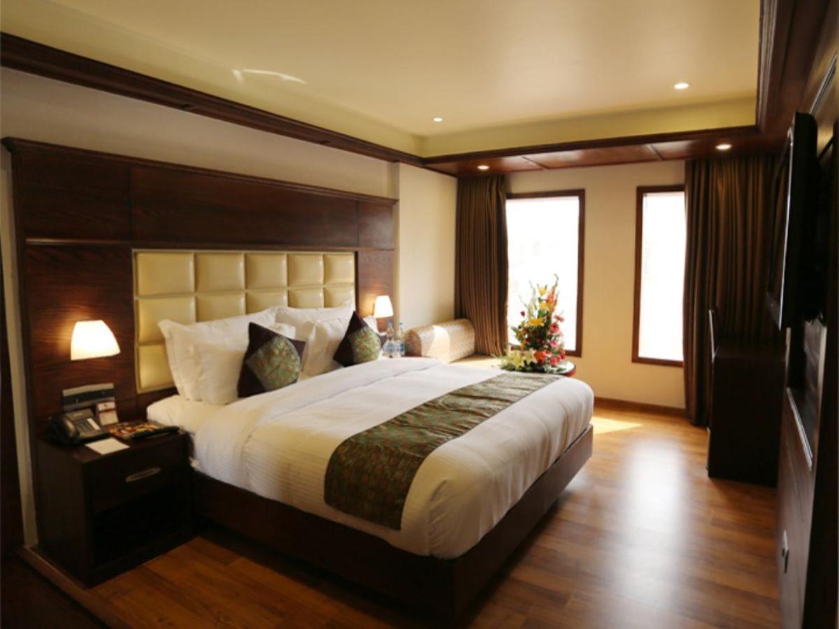 Plaza Near Igi 4*