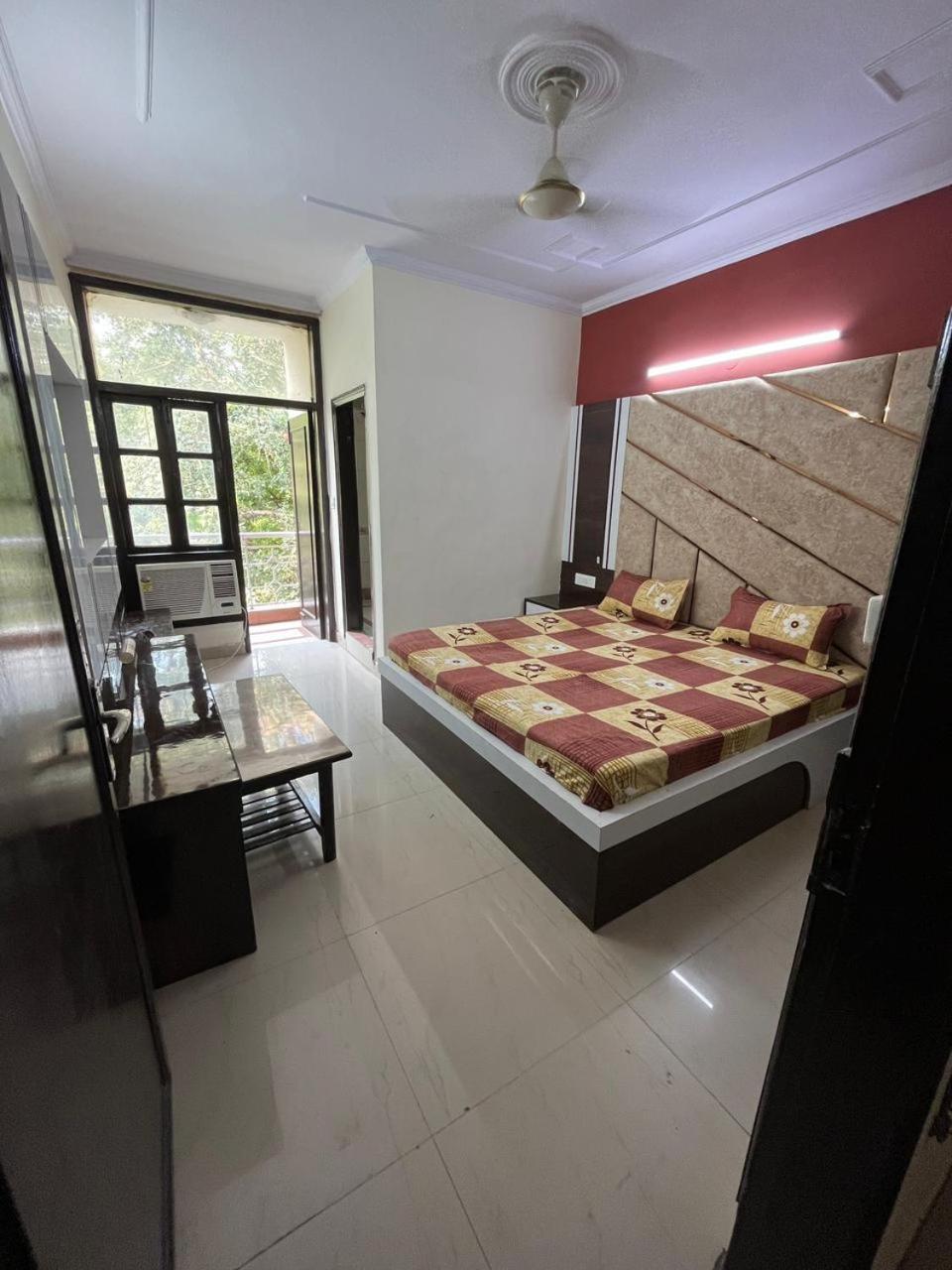 Jyoti Deluxe Hotel