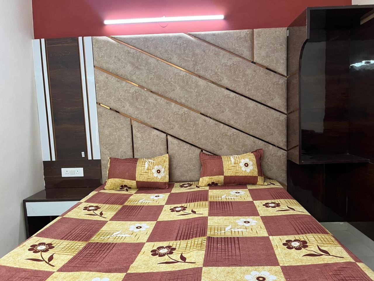 Jyoti Deluxe Hotel