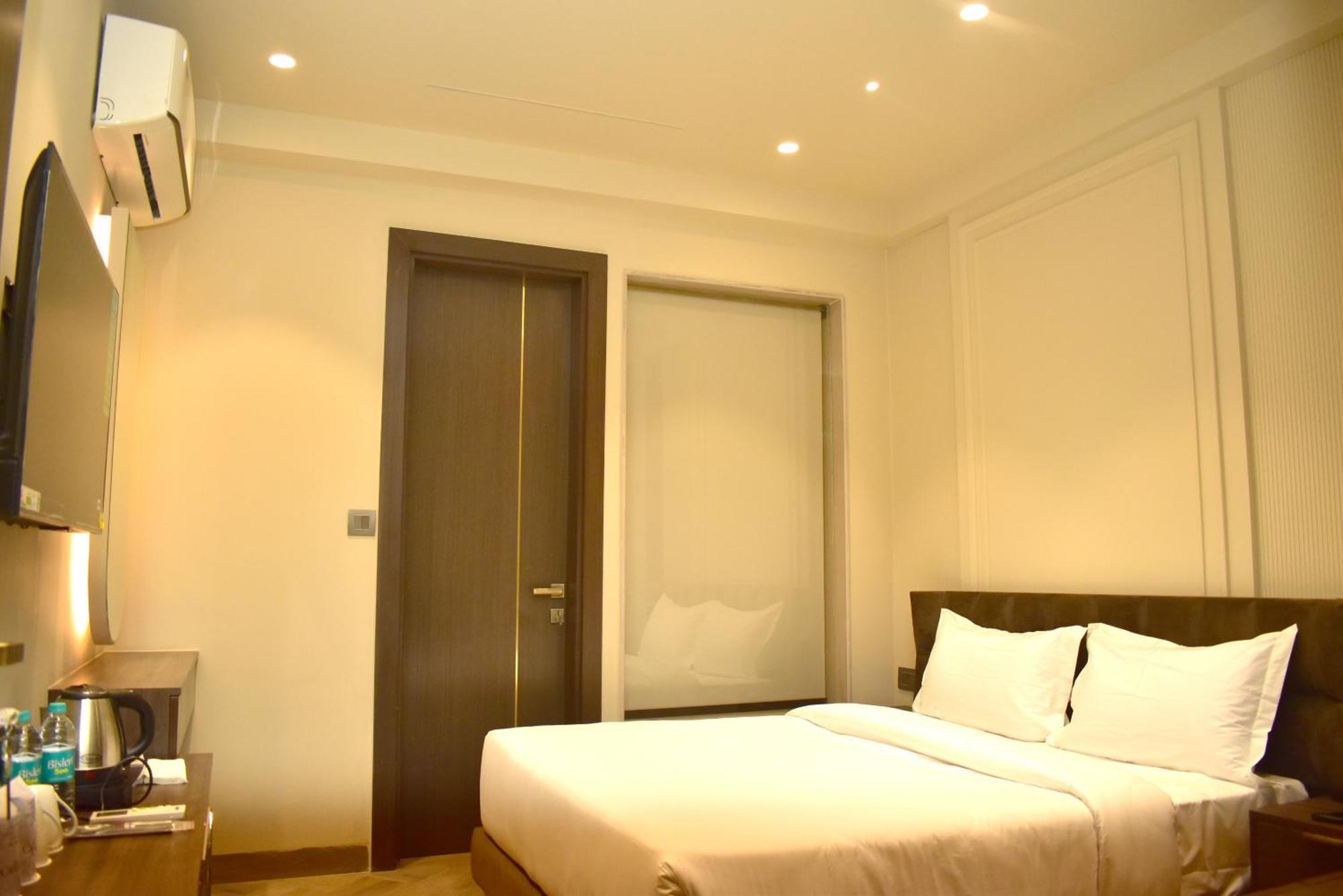 Hotel Cullinan By Qotel Janakpuri 3*