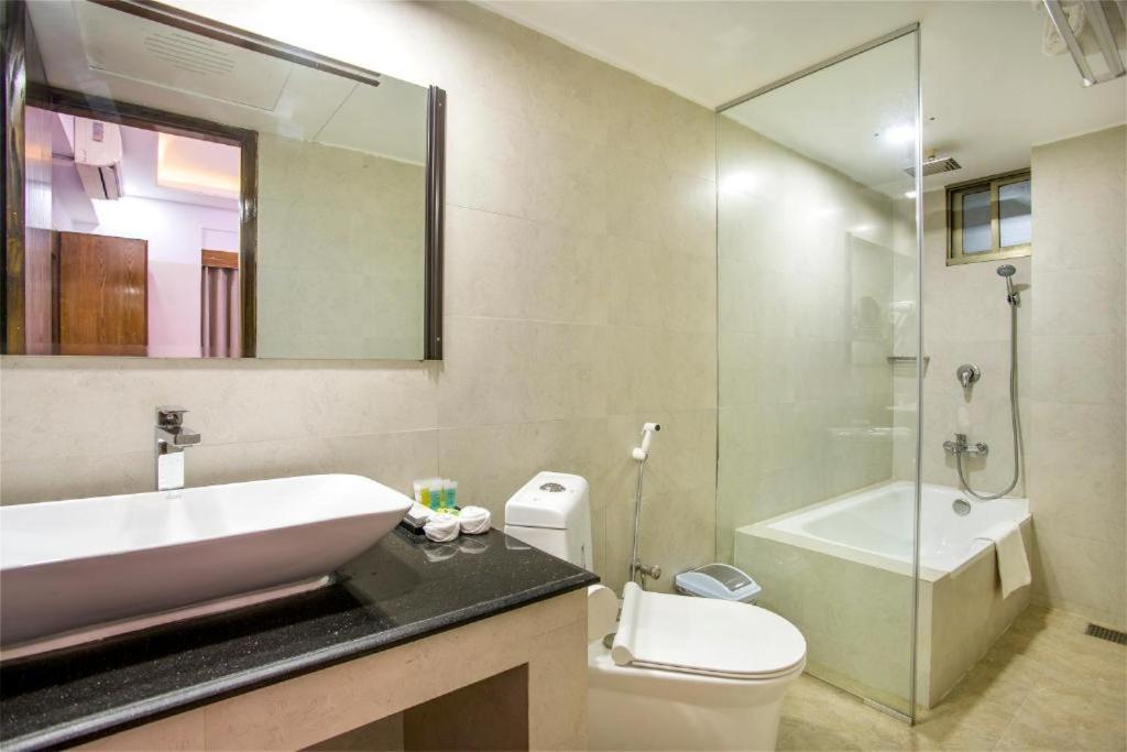 Costaa La Cage Near Delhi Airport By Gross Group New Delhi