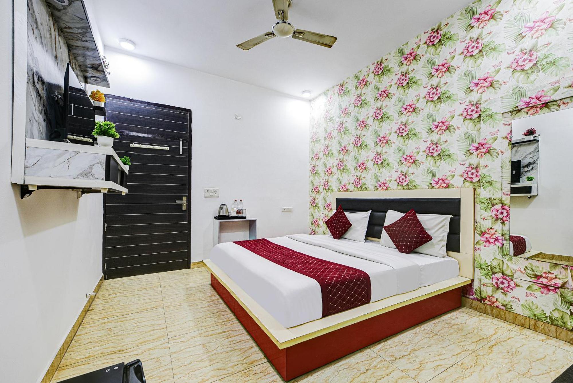 Costaa La Cage Near Delhi Airport By Gross Group 4*