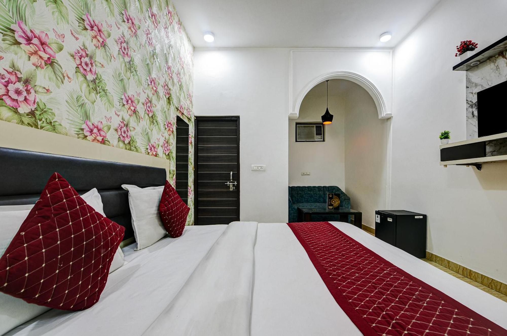 Costaa La Cage Near Delhi Airport By Gross Group New Delhi