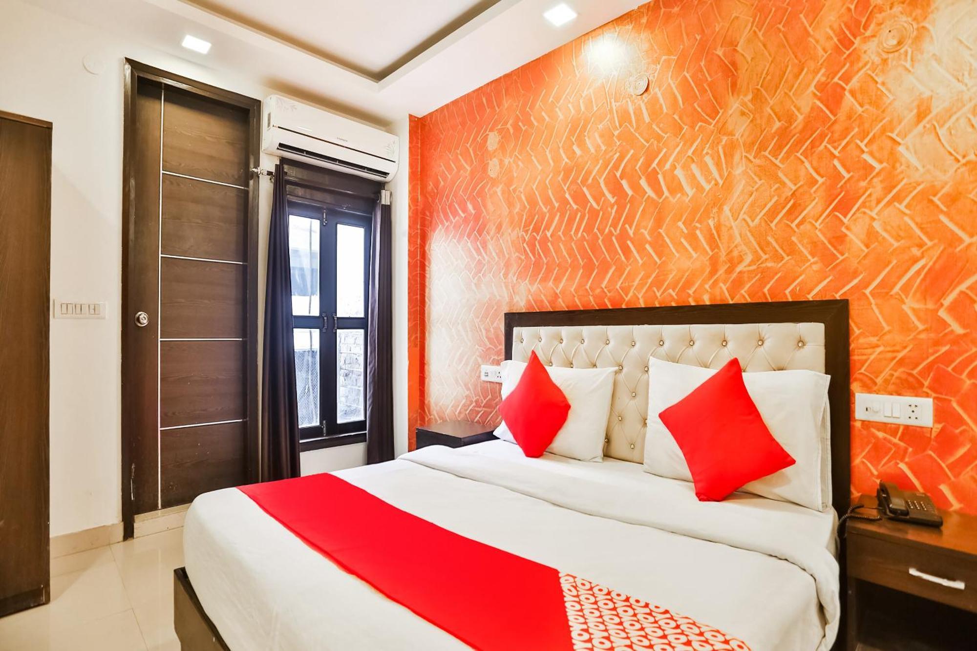 Hotel O Amenda International New Delhi