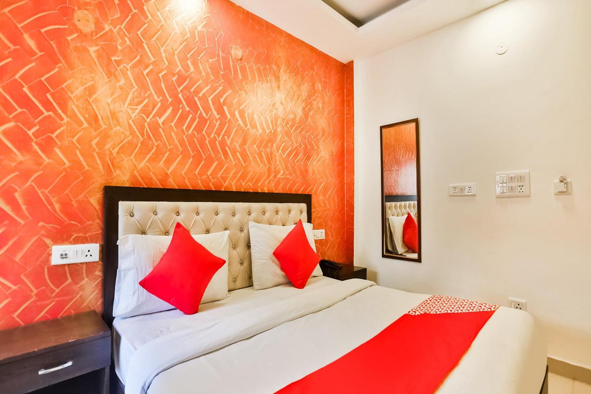 Hotel O Amenda International New Delhi