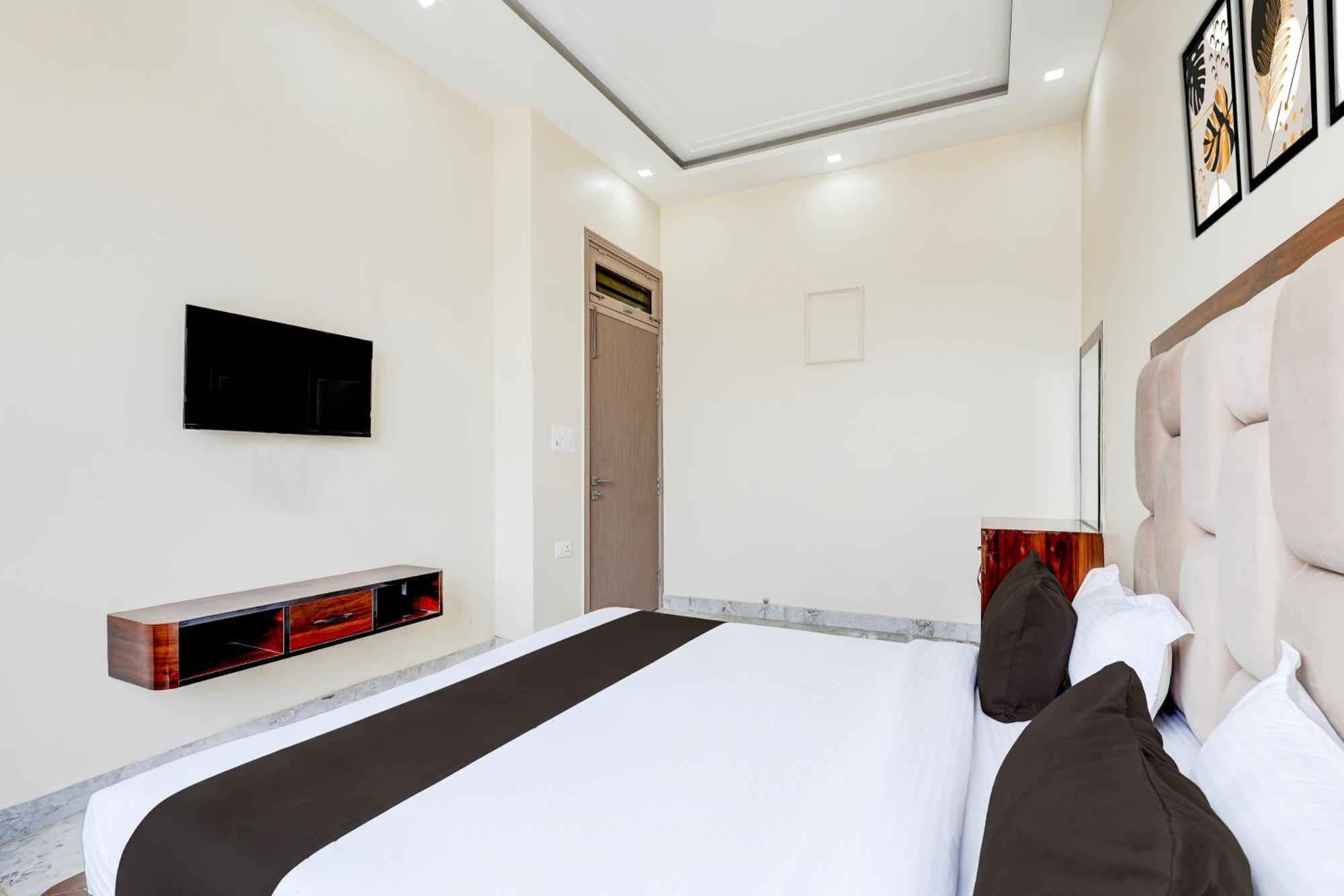 Super O Bal Gopal Hotel