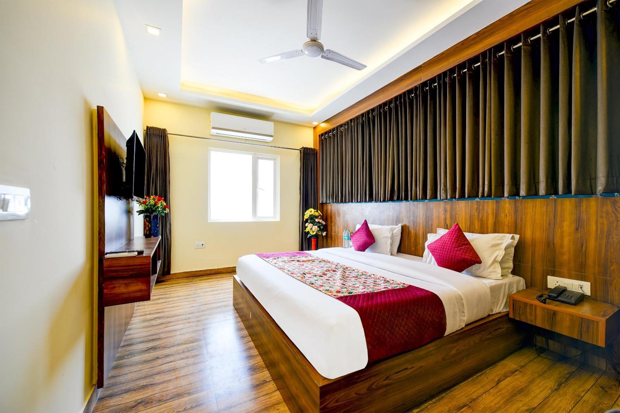 Hotel Rosewood A Family Near Delhi Airport 4*