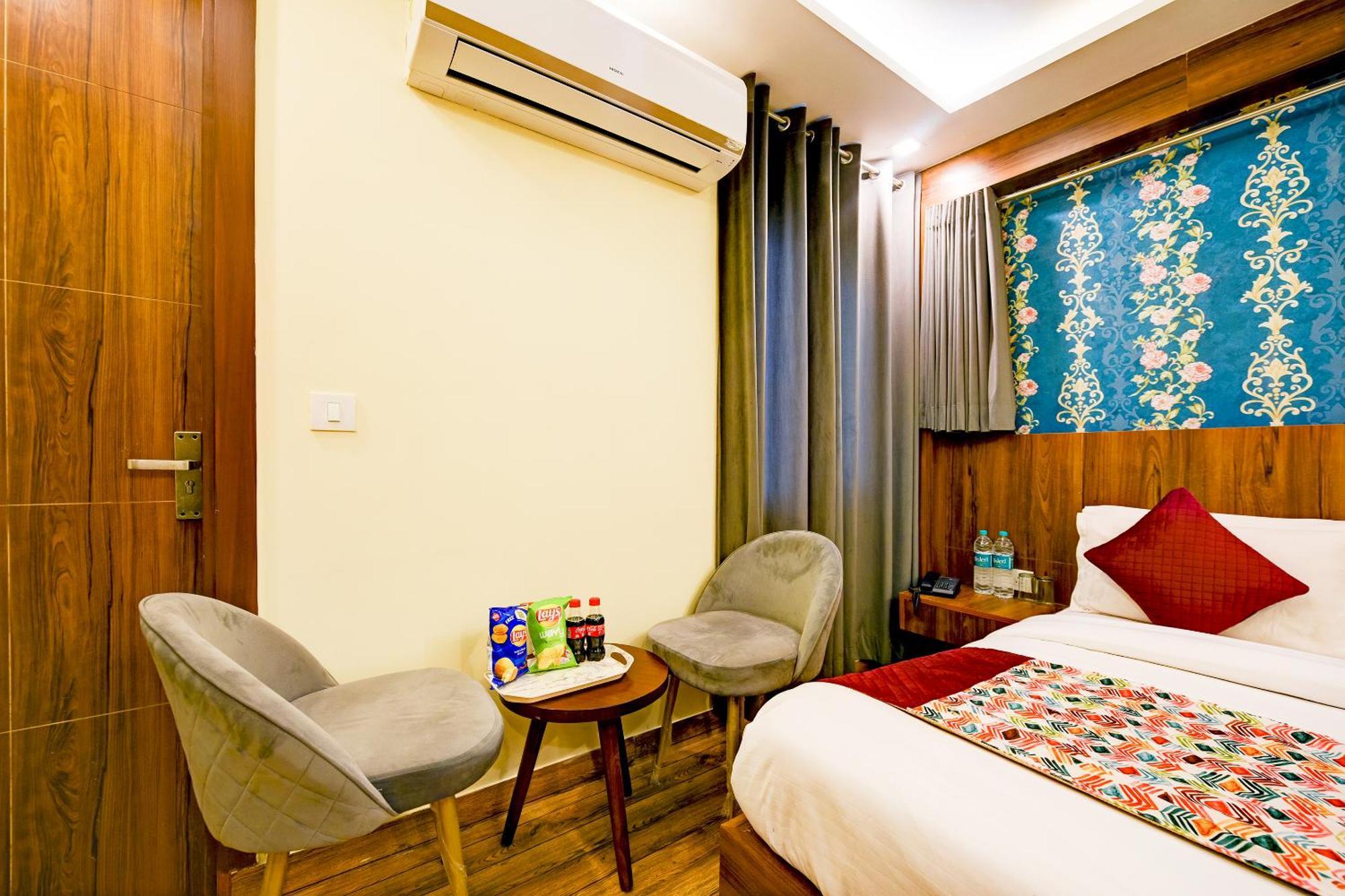 Hotel Rosewood A Family Near Delhi Airport 4*
