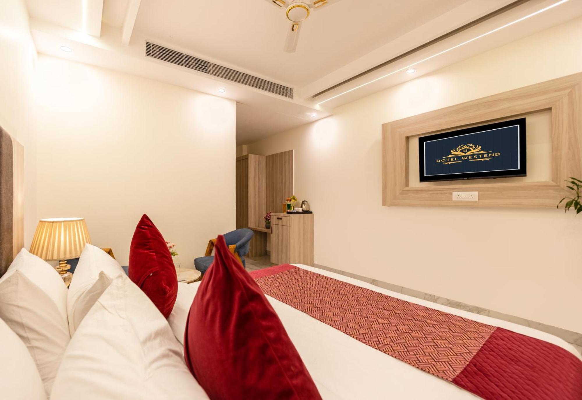 Hotel West End Igi Airport Delhi 4*