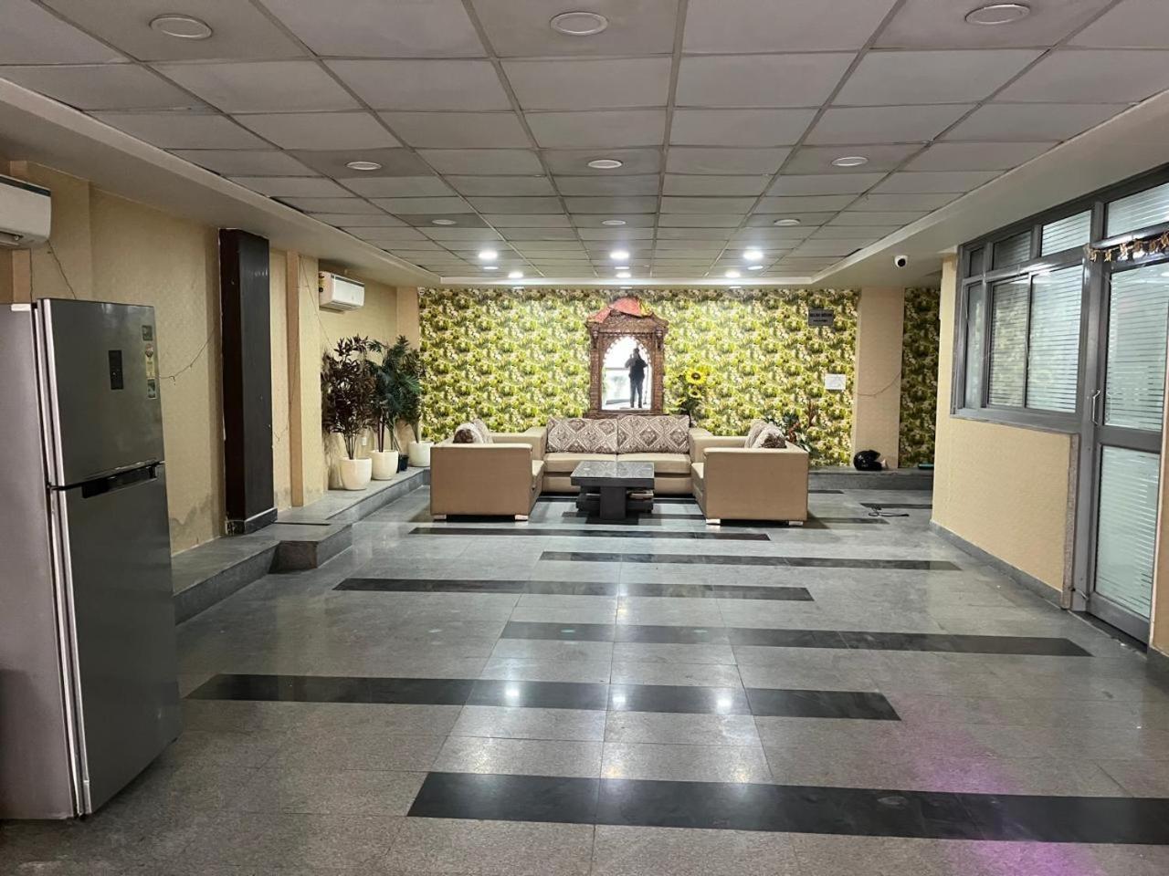 Hotel Aerostar Gold - Opposite Max Healthcare