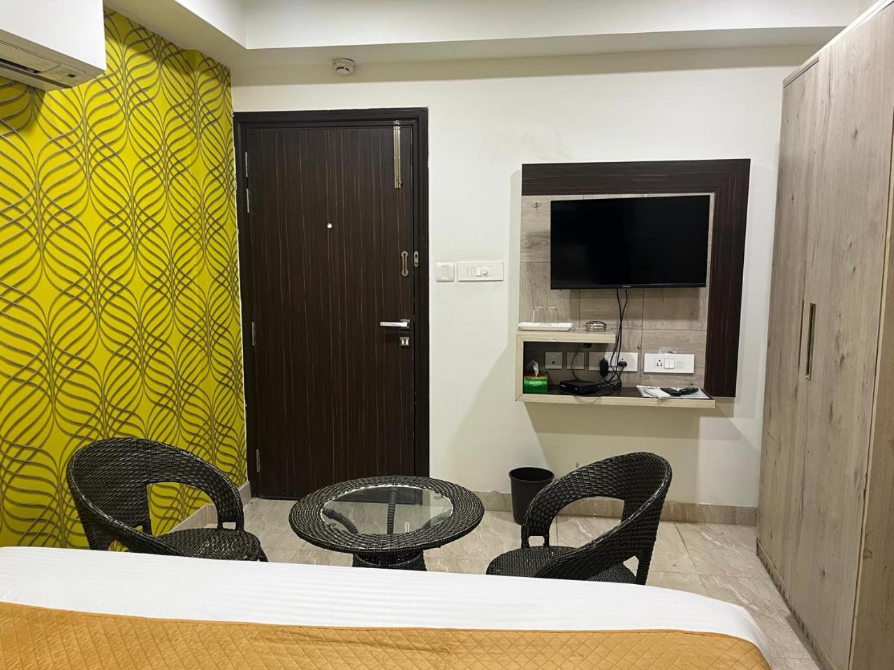 Hotel Aerostar Gold - Opposite Max Healthcare