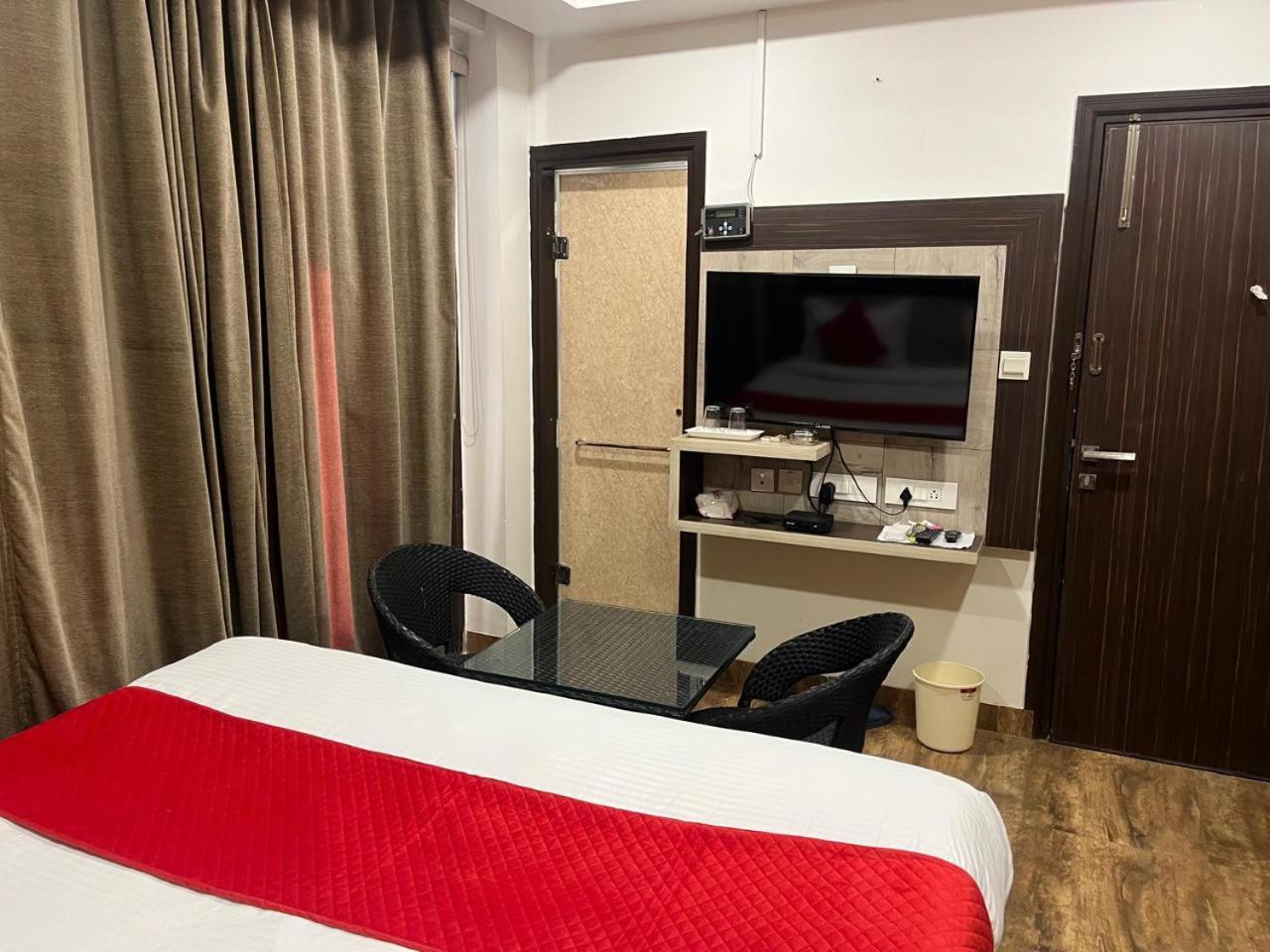 Aerostar Gold - Opposite Max Healthcare Hotel 3*